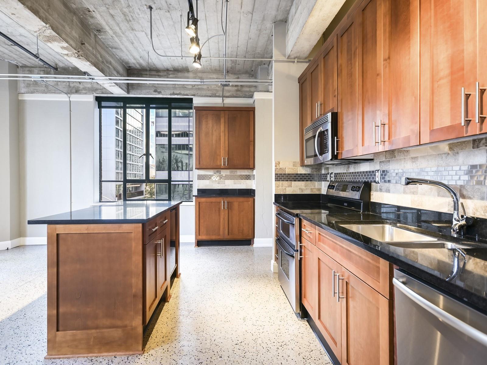 710 Colorado St 2h Property Photo