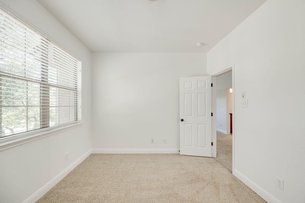 15633 Interlachen Dr Property Photo 24