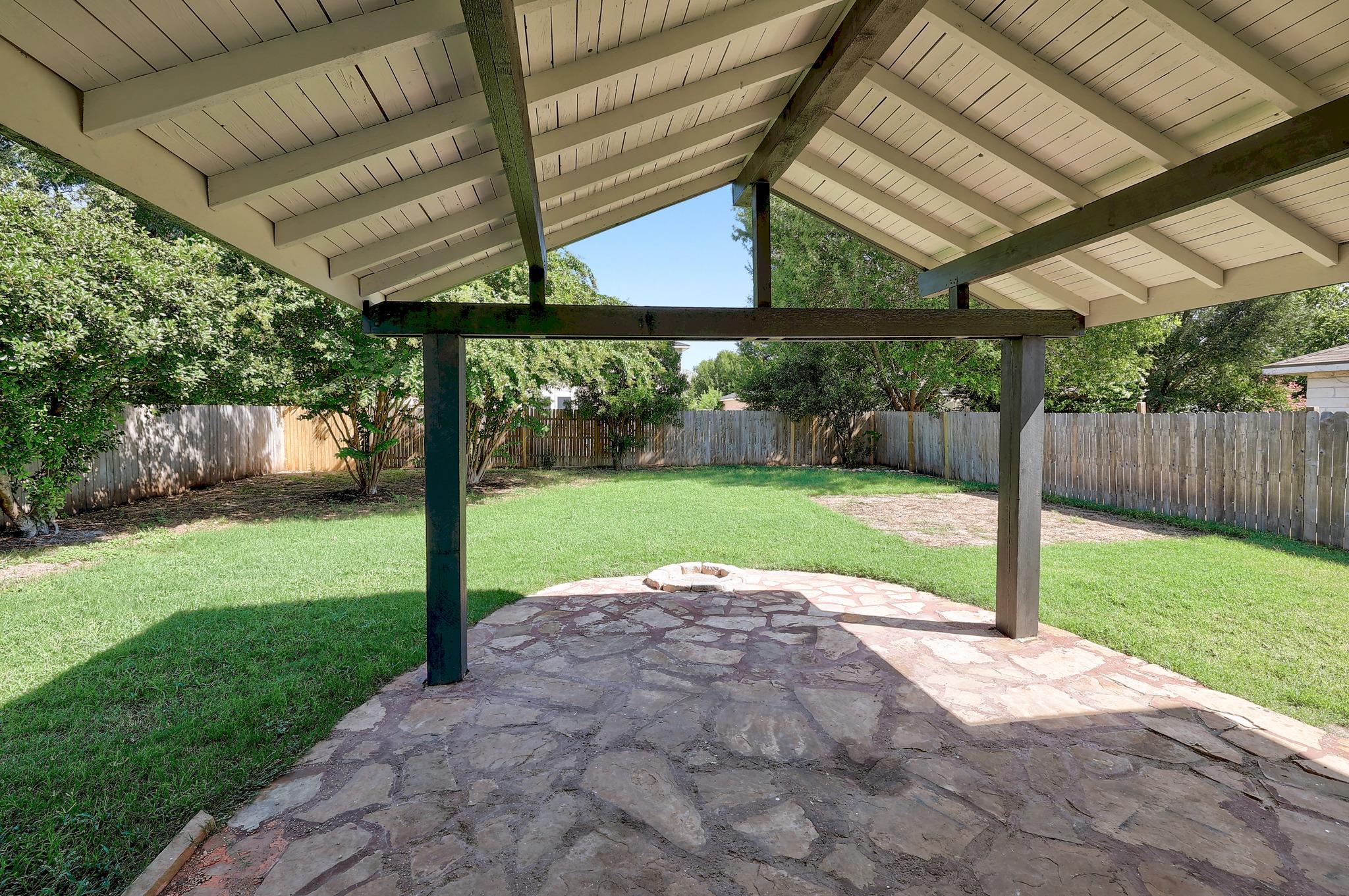 709 Los Robles Rd Property Photo 3