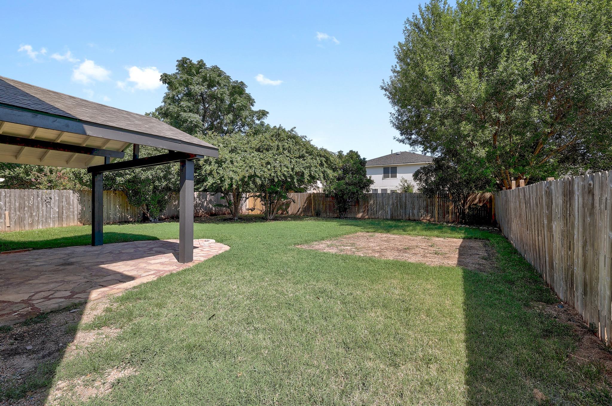 709 Los Robles Rd Property Photo 4