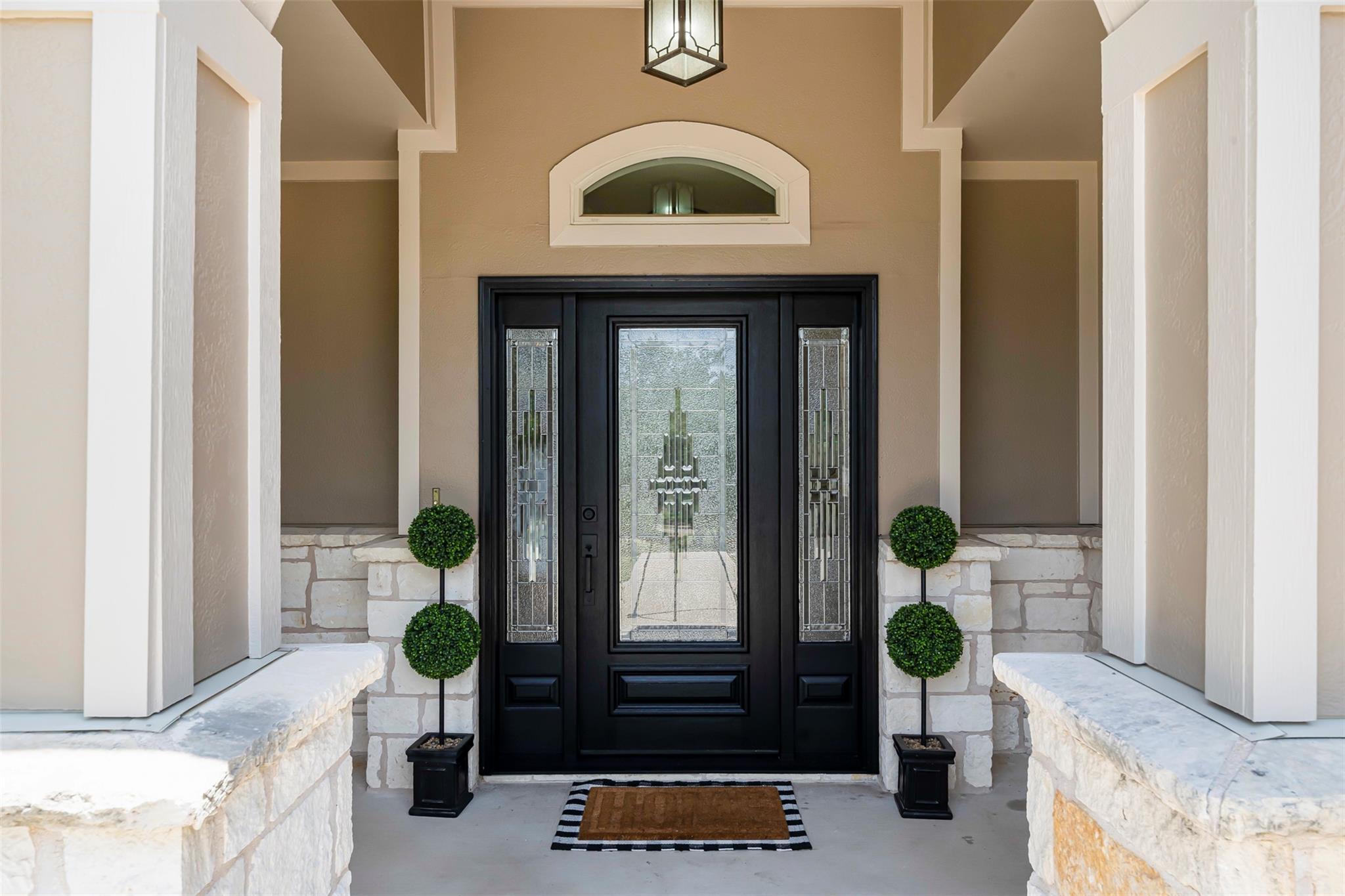 211 E Creek Dr Property Photo 4