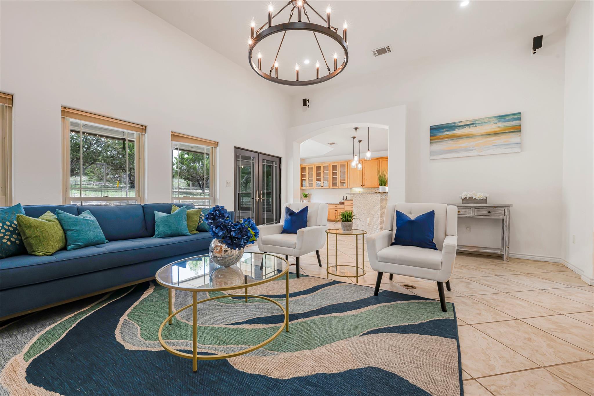 211 E Creek Dr Property Photo 5