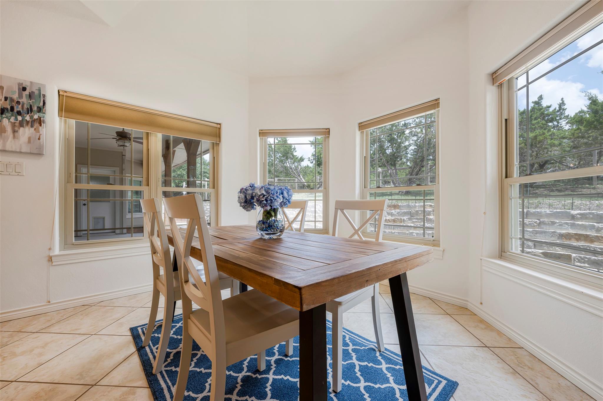 211 E Creek Dr Property Photo 9