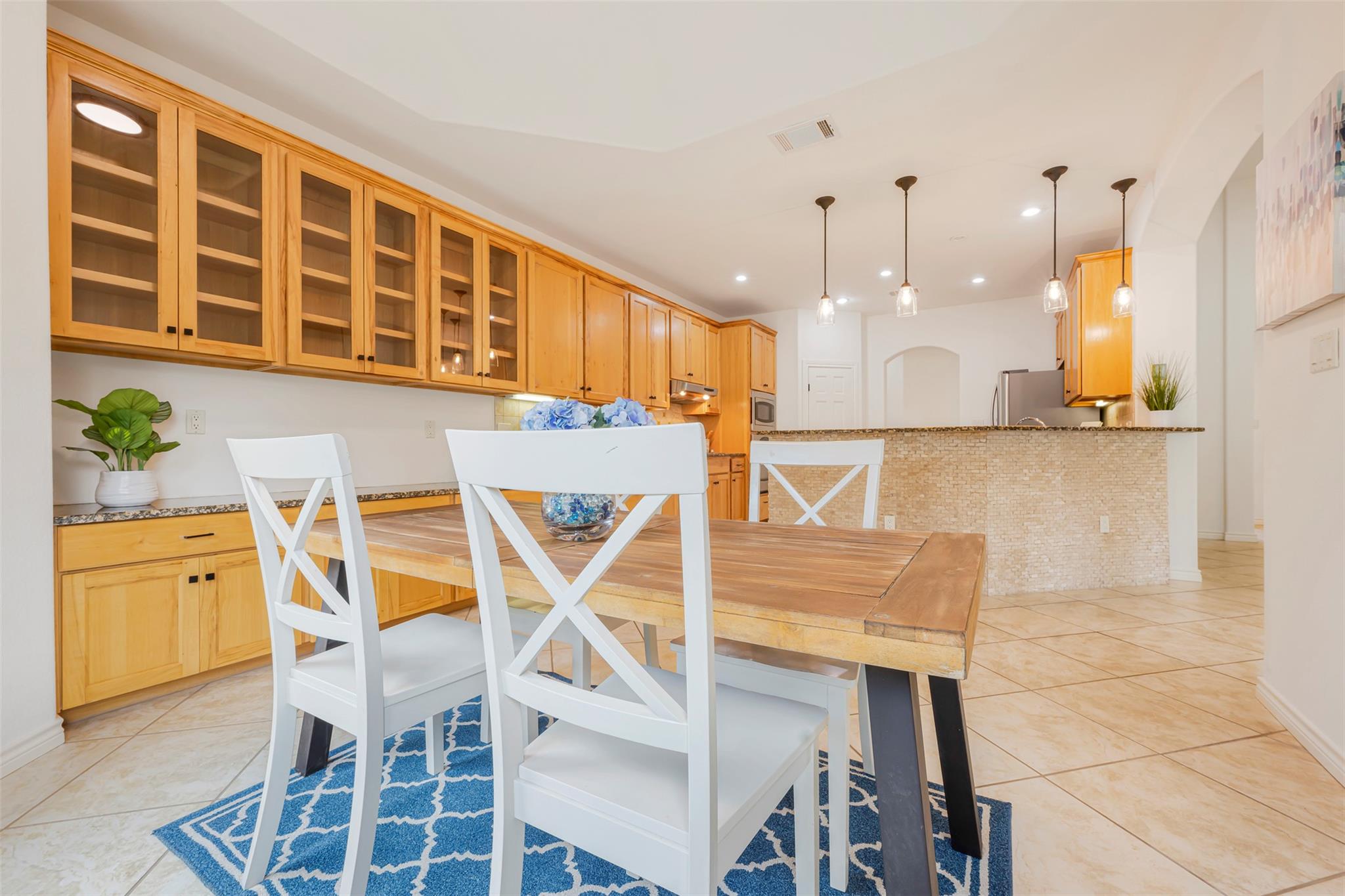 211 E Creek Dr Property Photo 10