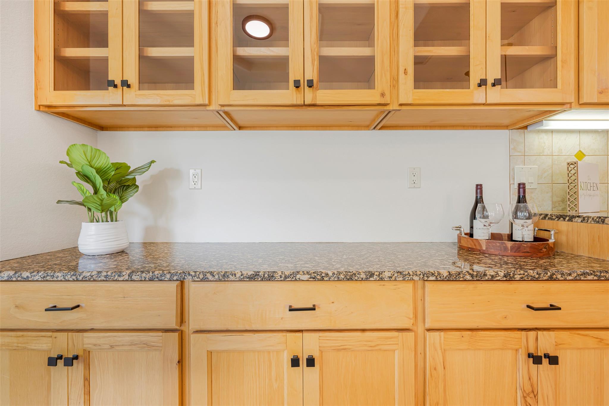 211 E Creek Dr Property Photo 11