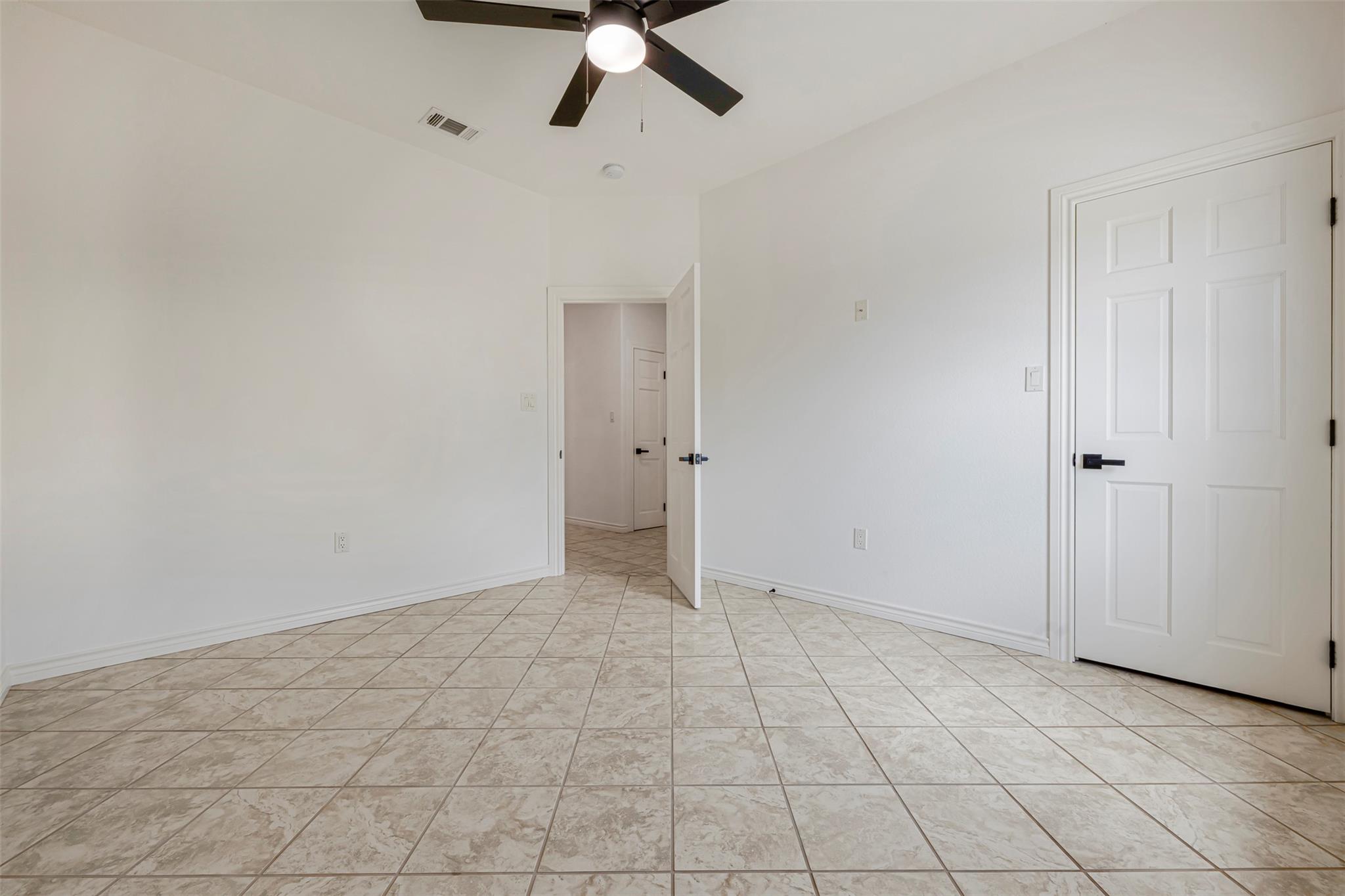 211 E Creek Dr Property Photo 14