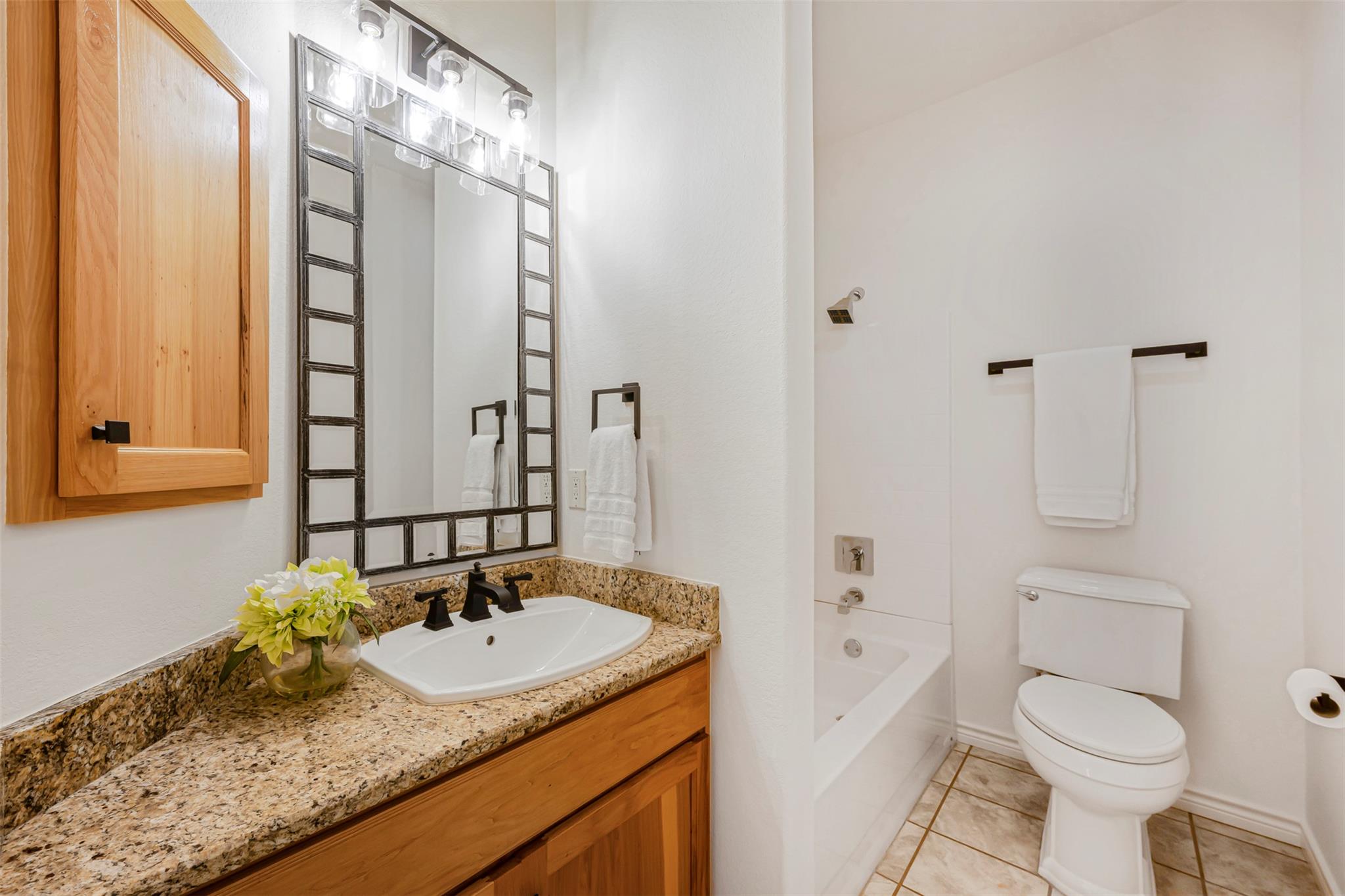 211 E Creek Dr Property Photo 15