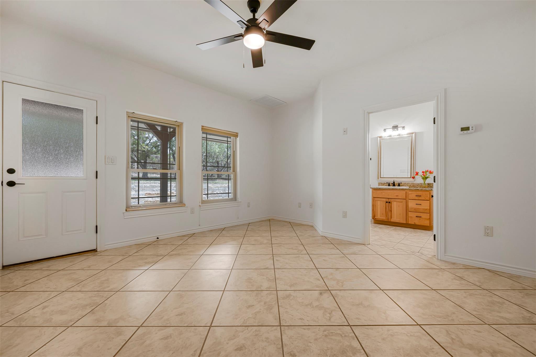 211 E Creek Dr Property Photo 17