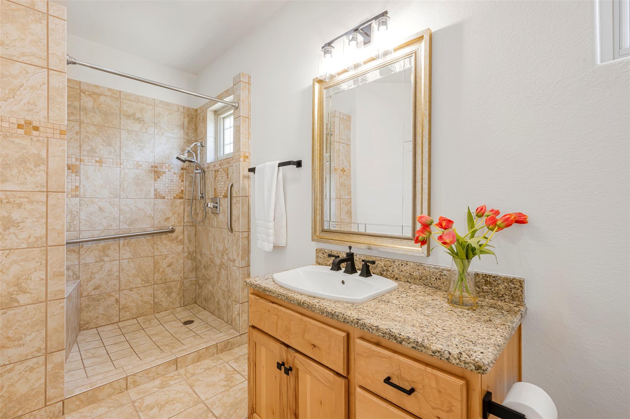 211 E Creek Dr Property Photo 18