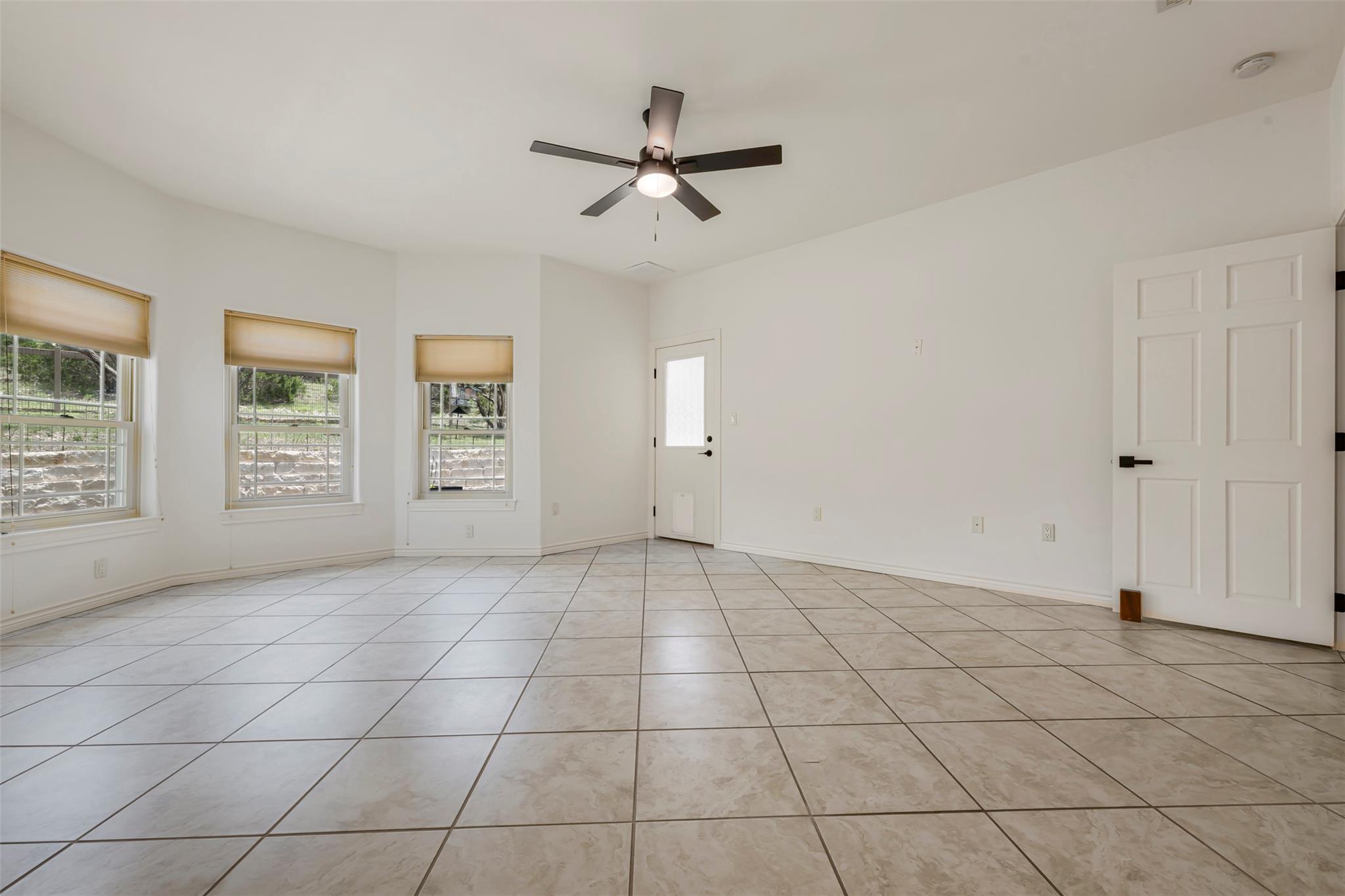 211 E Creek Dr Property Photo 20