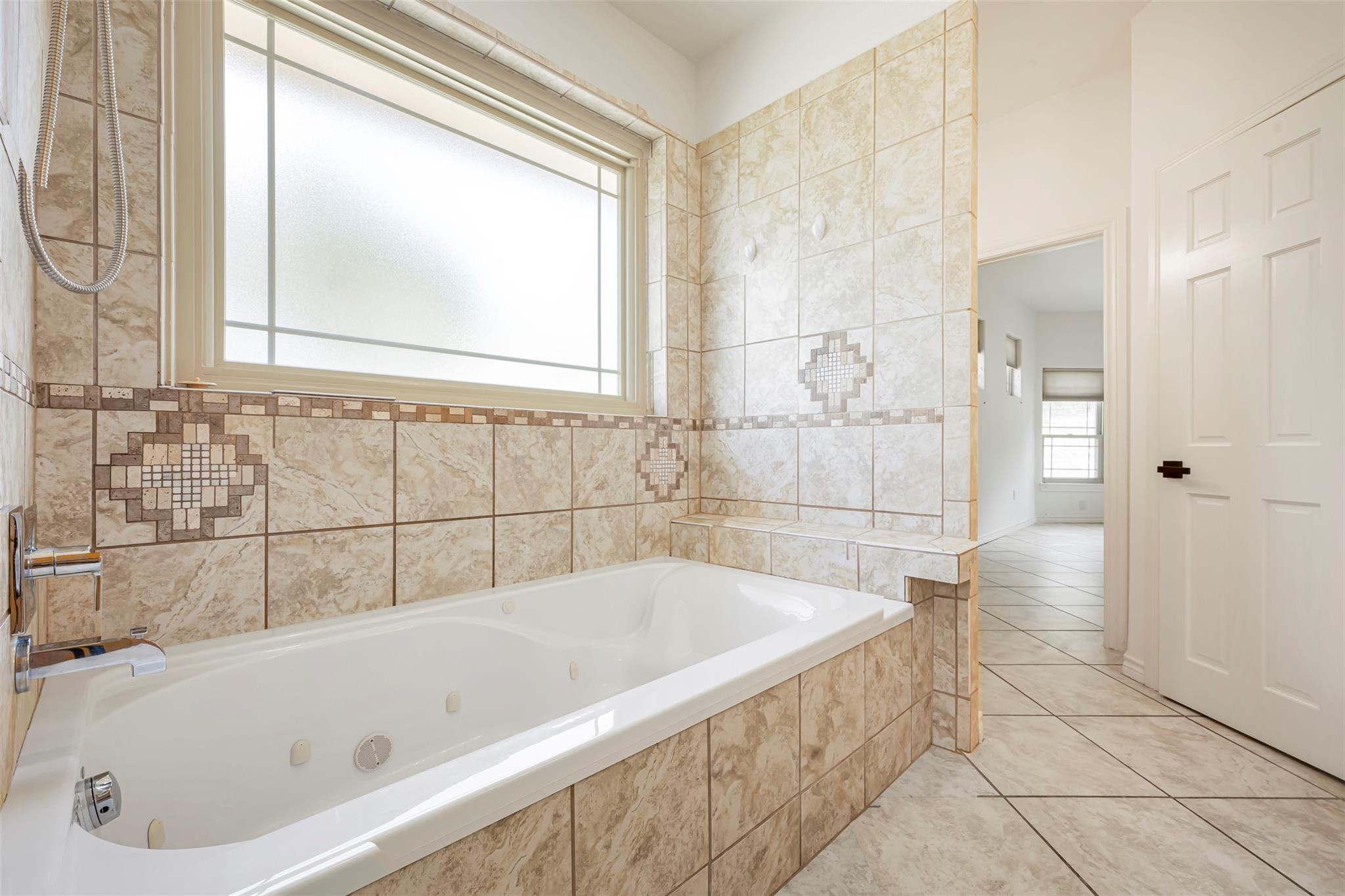 211 E Creek Dr Property Photo 21