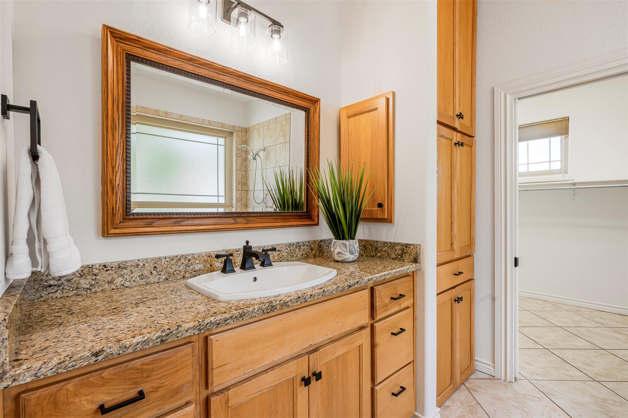 211 E Creek Dr Property Photo 22