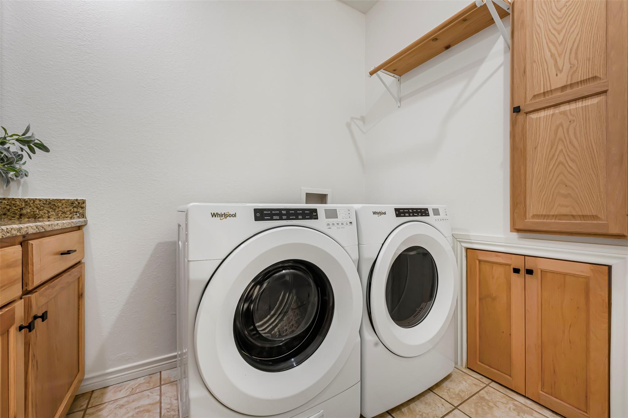 211 E Creek Dr Property Photo 25