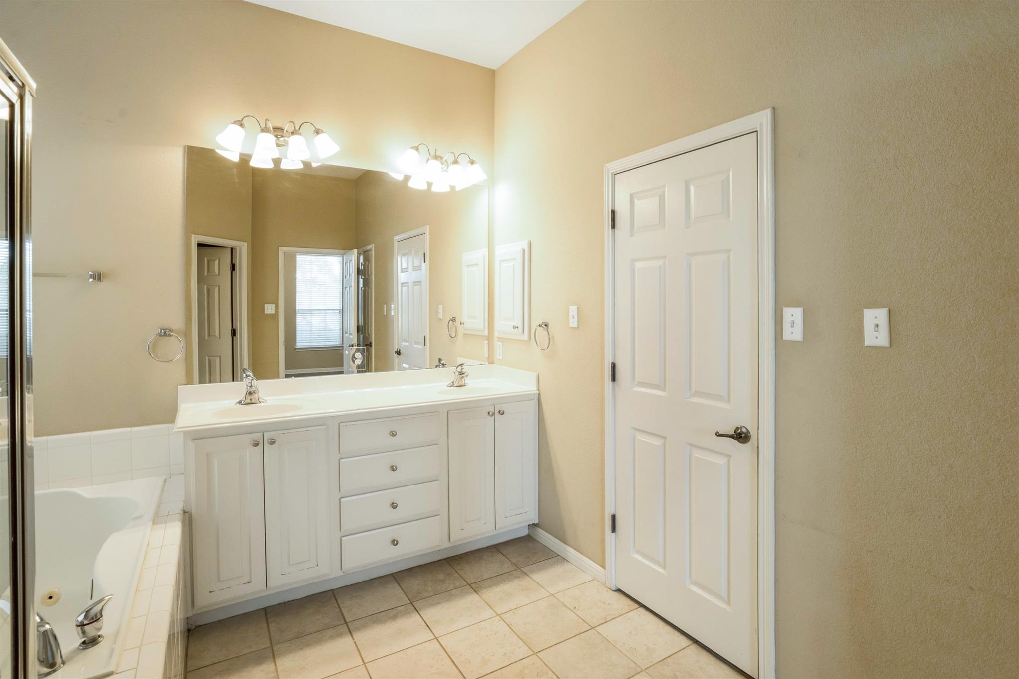 111 Village Park Dr Property Photo 17