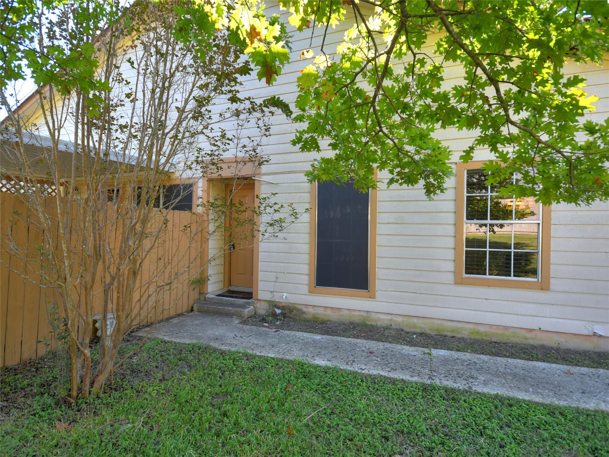 415 Fantail Loop #a Property Photo 2