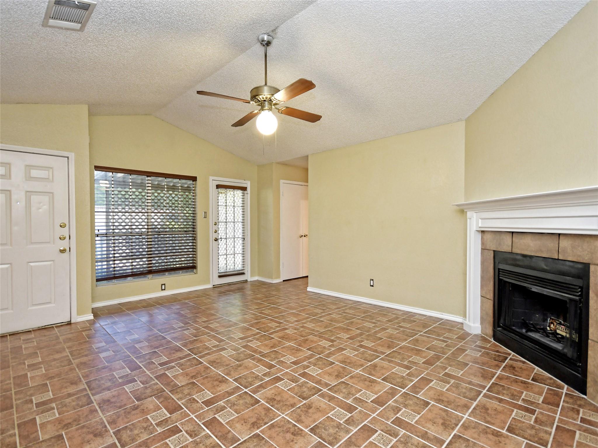 415 Fantail Loop #a Property Photo 3