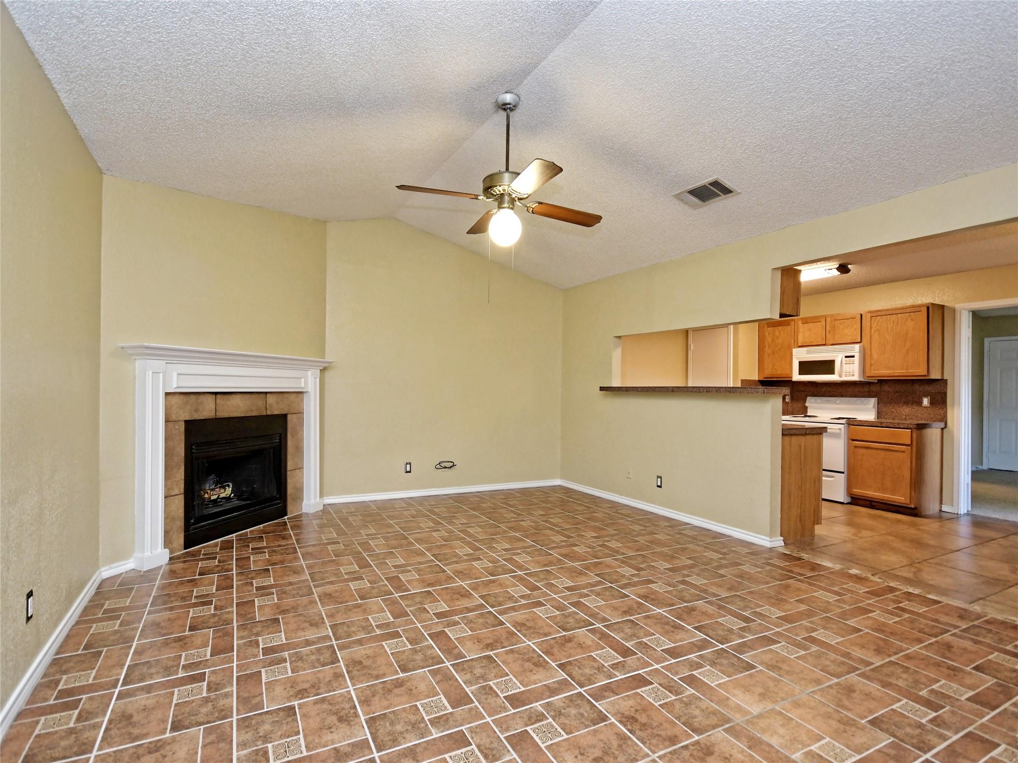 415 Fantail Loop #a Property Photo 4