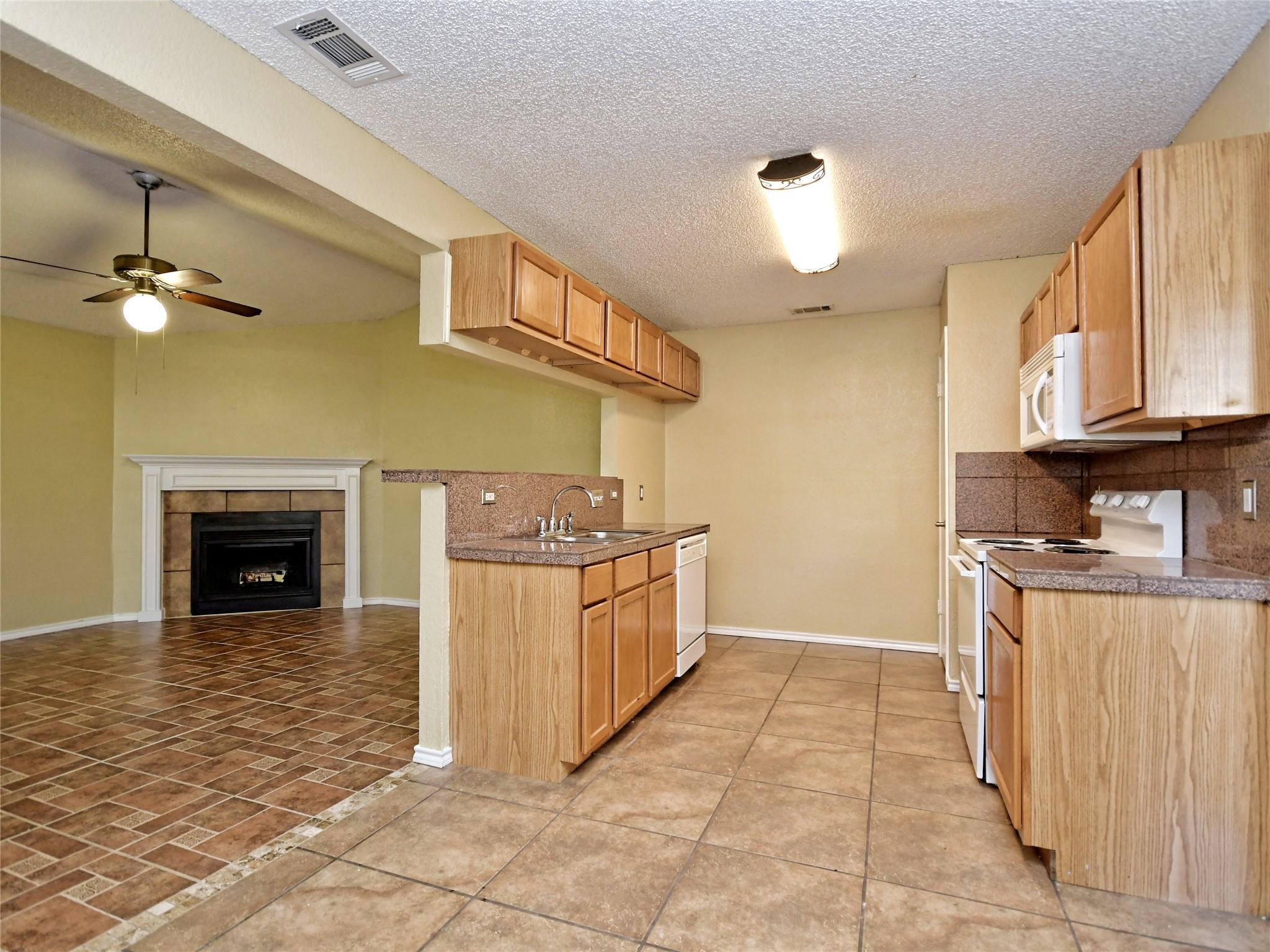 415 Fantail Loop #a Property Photo 6