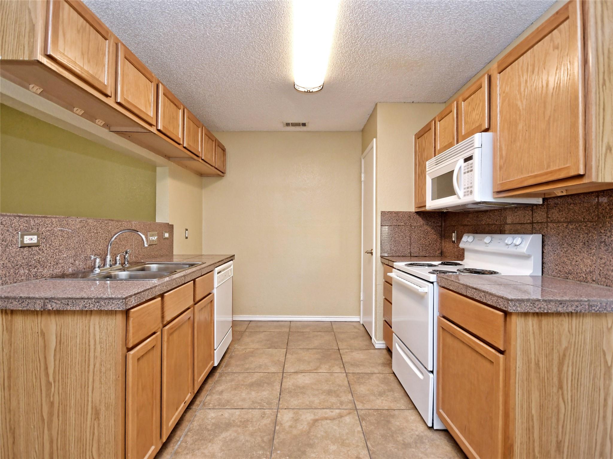 415 Fantail Loop #a Property Photo 7