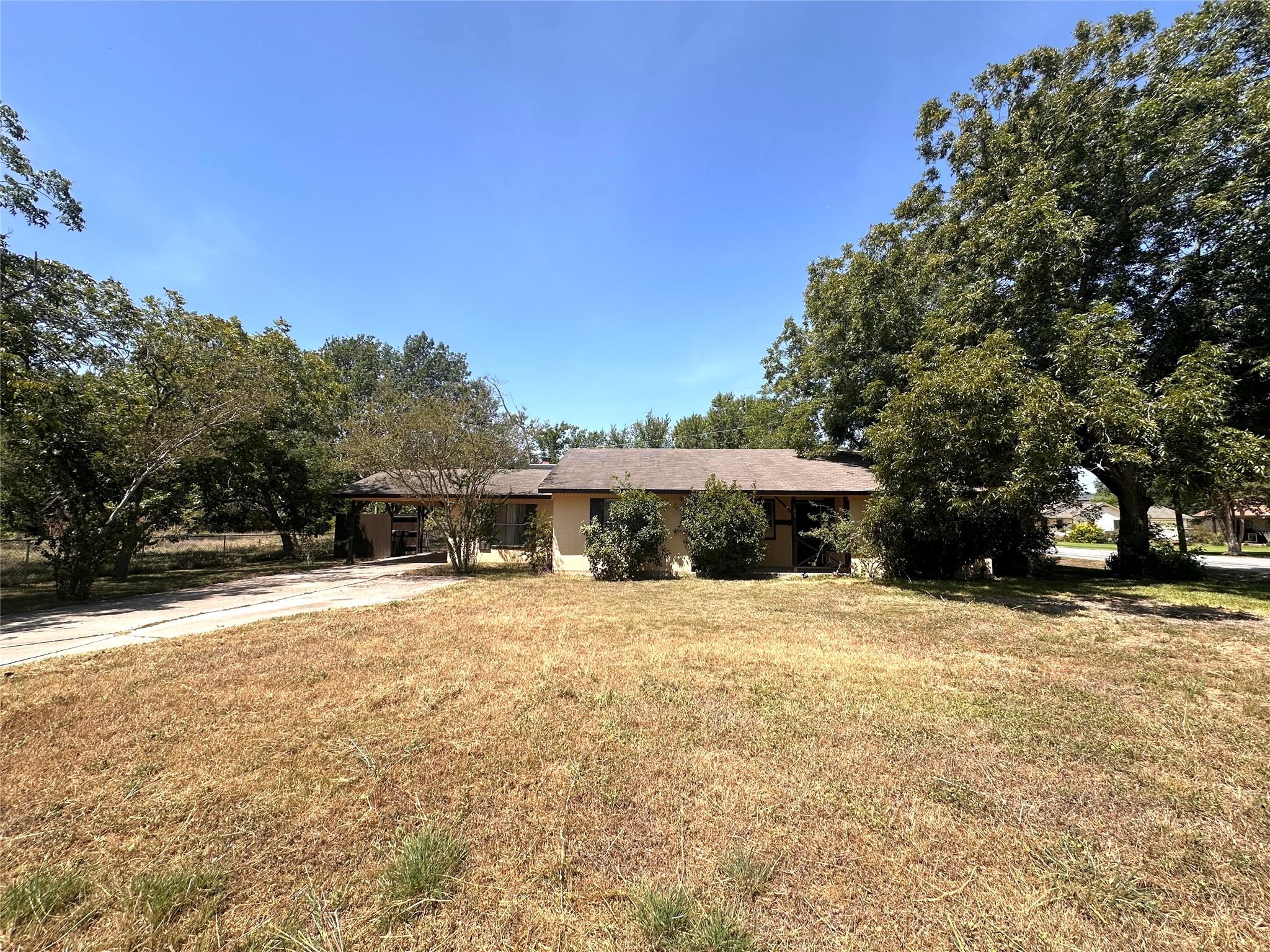 400 Sunbonnet Dr Property Photo 1