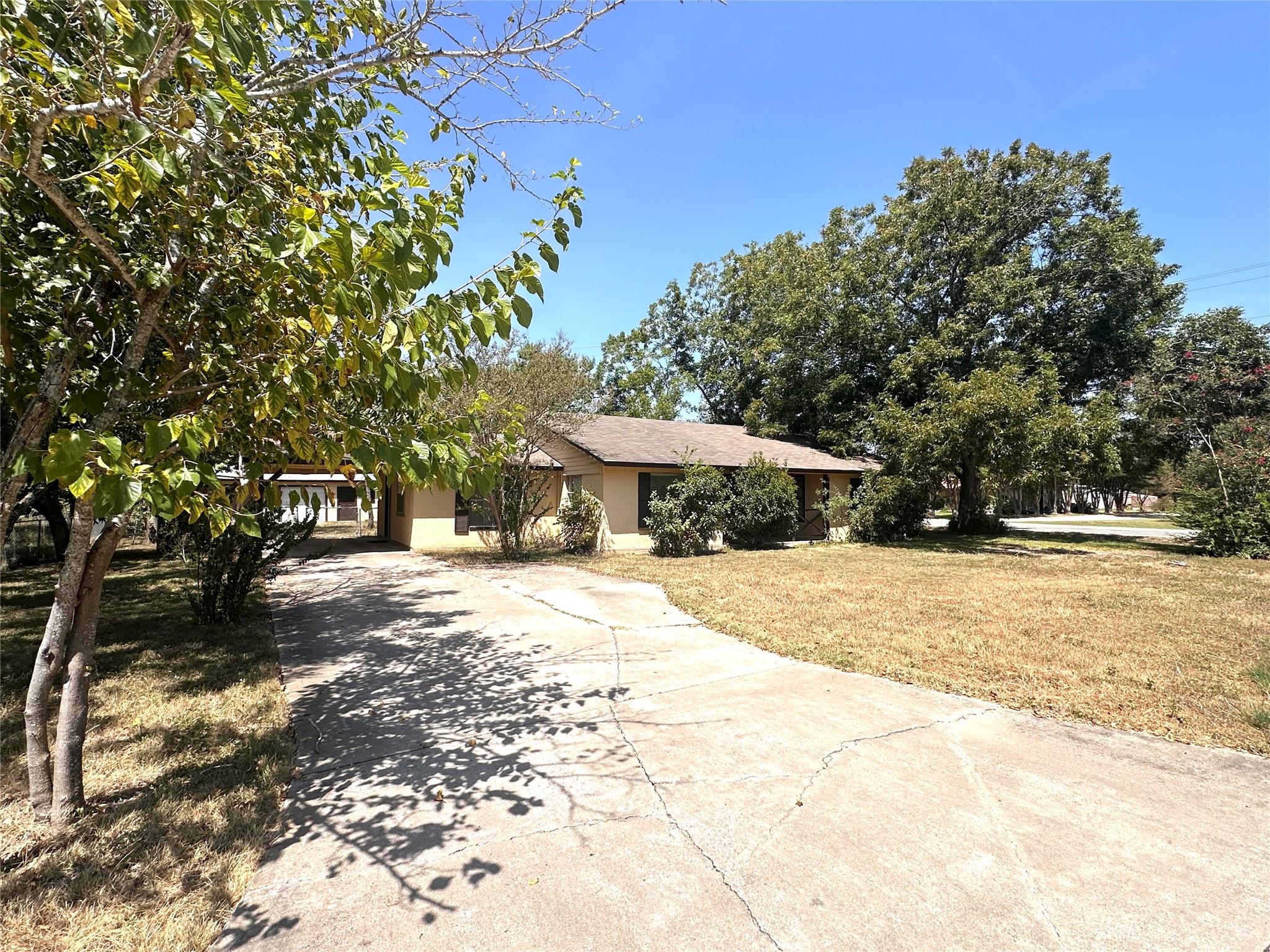 400 Sunbonnet Dr Property Photo 2