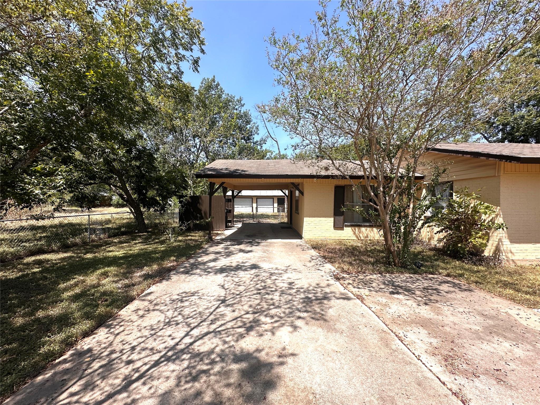 400 Sunbonnet Dr Property Photo 4