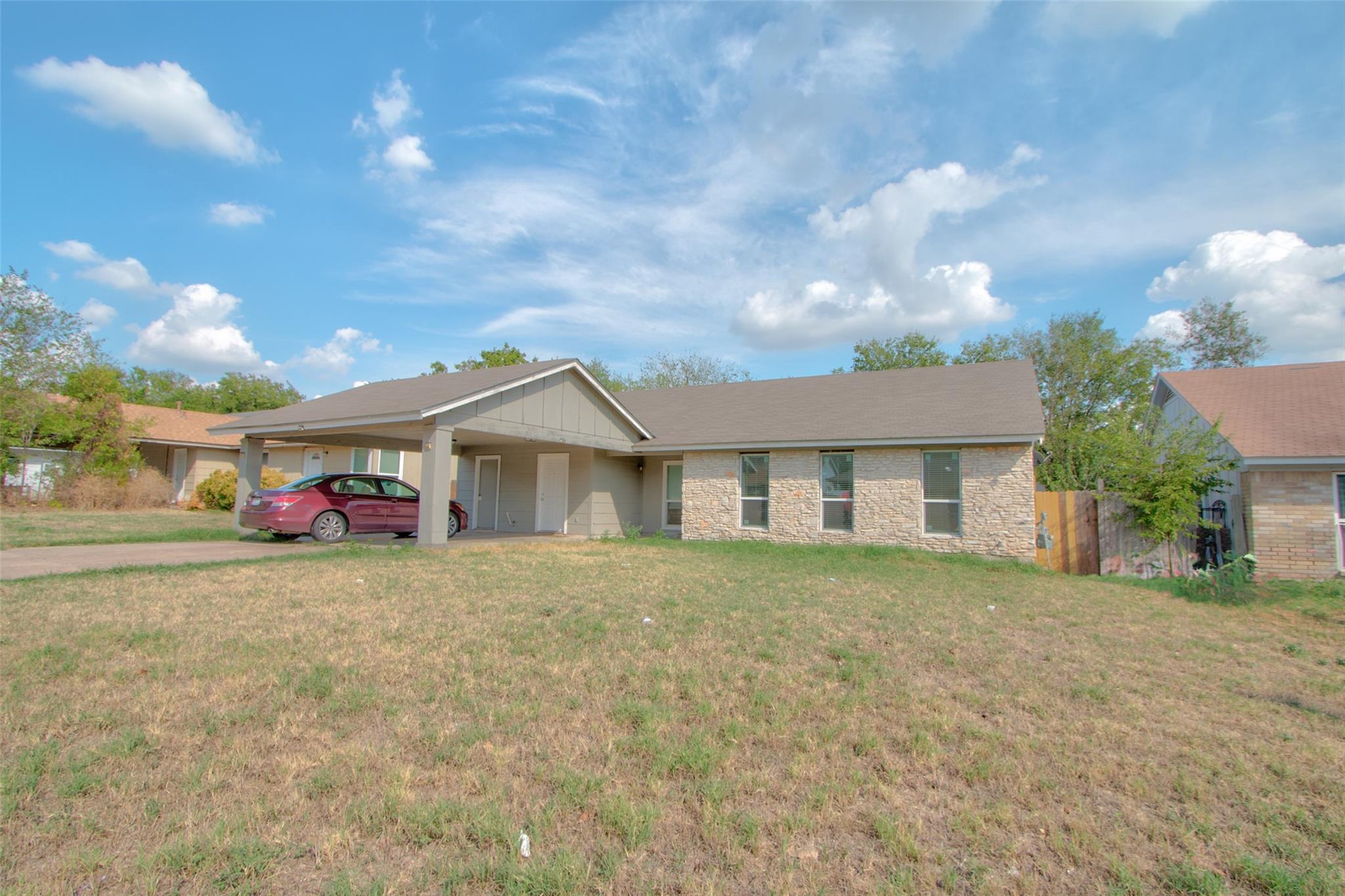 10621 Lanshire Dr B Property Photo