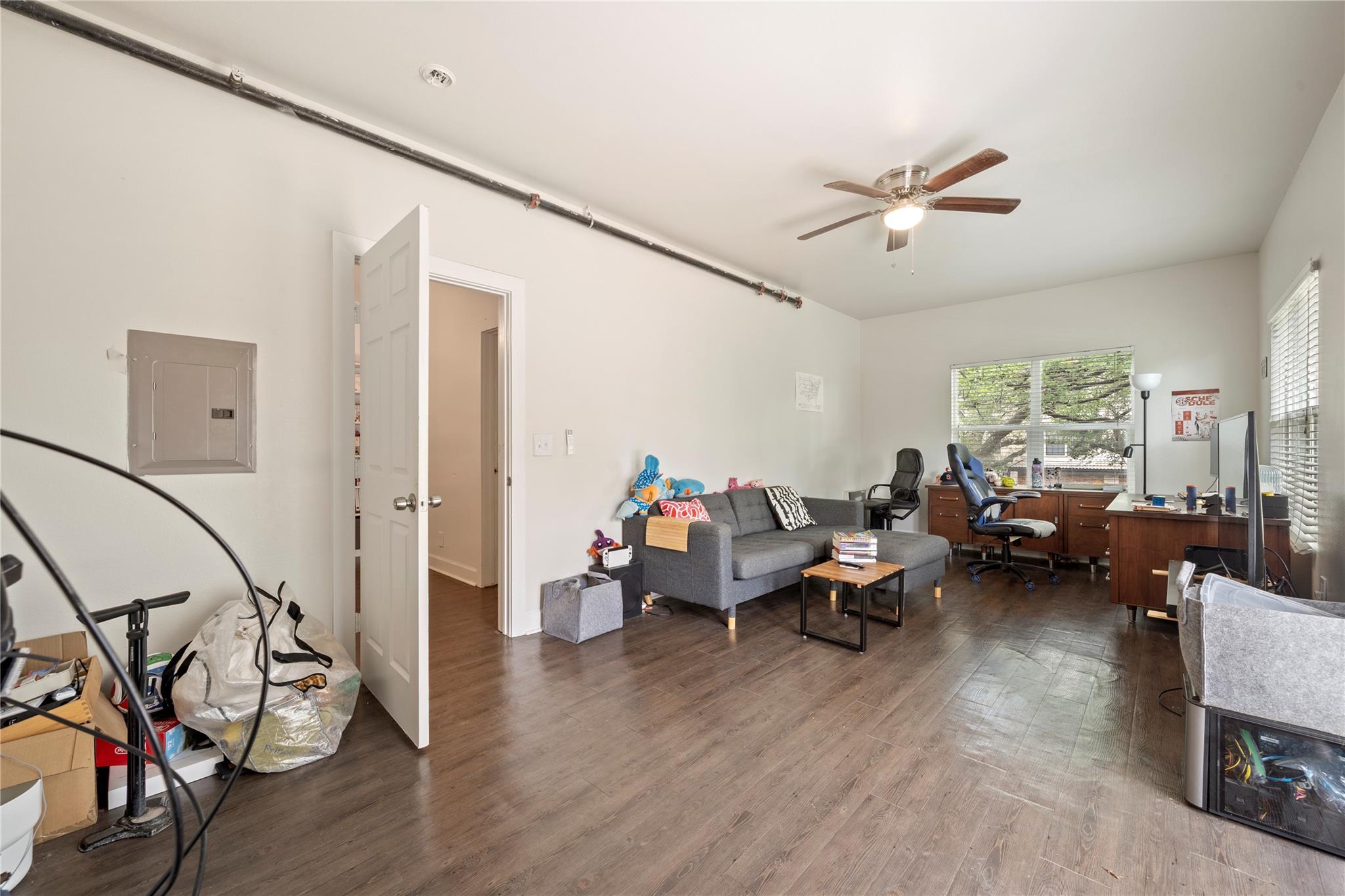 201 W 31st St #h Property Photo 5