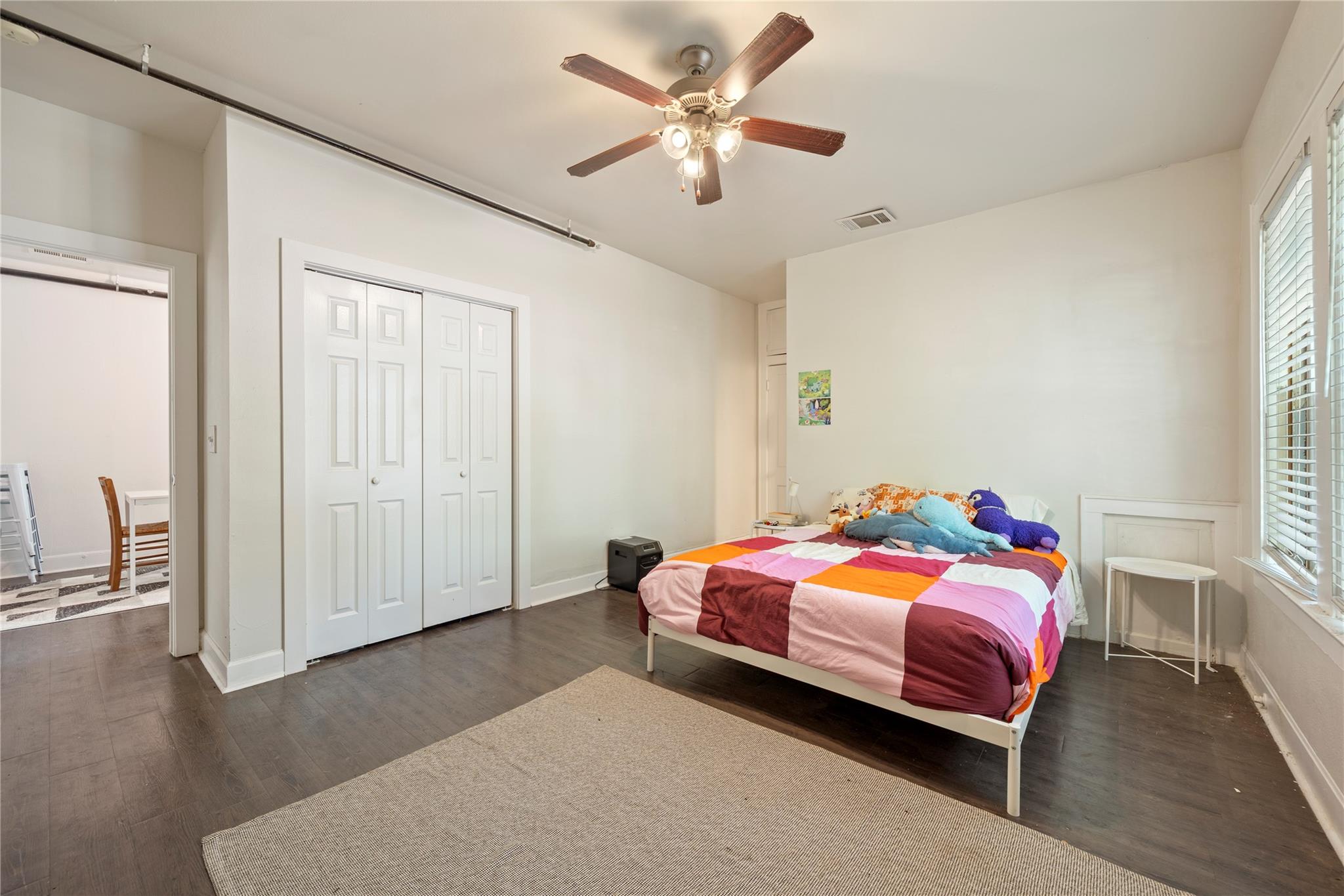 201 W 31st St #h Property Photo 8
