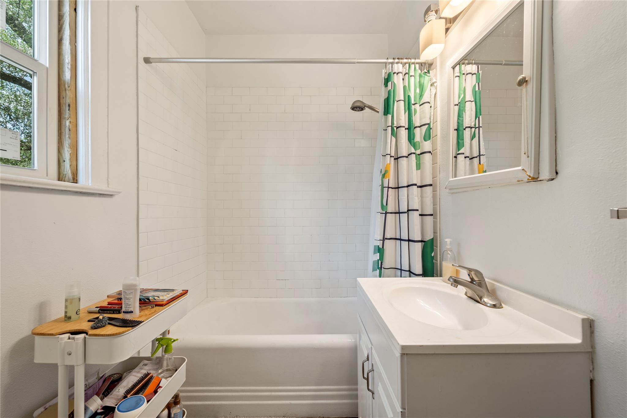 201 W 31st St #h Property Photo 11