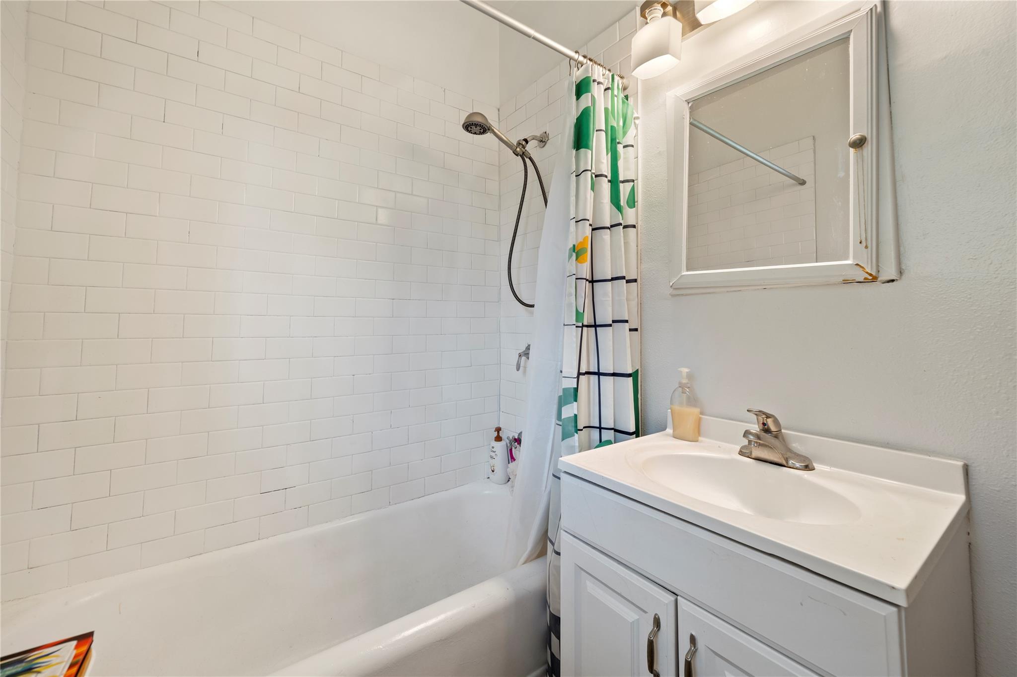 201 W 31st St #h Property Photo 12
