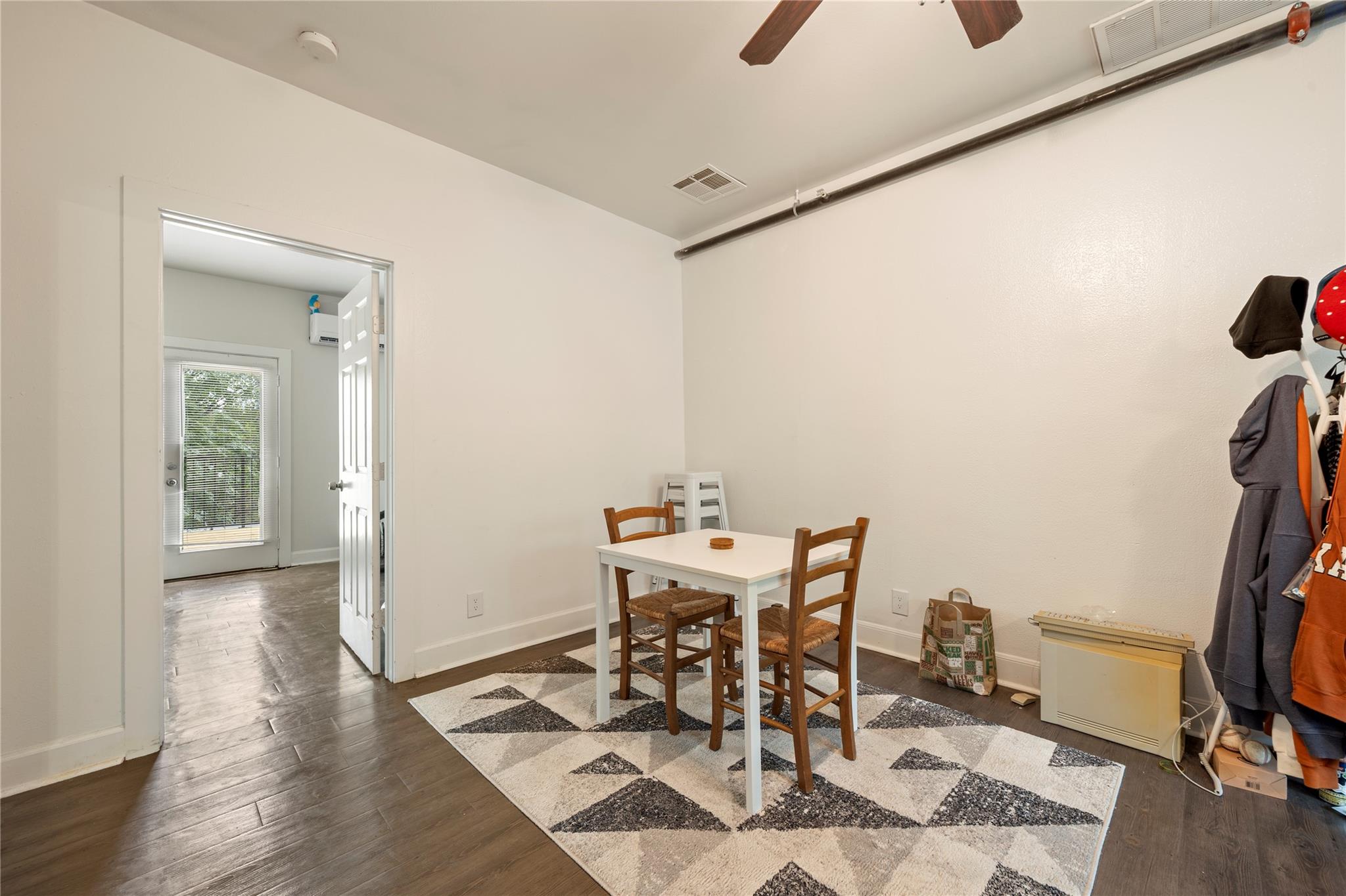 201 W 31st St #h Property Photo 13