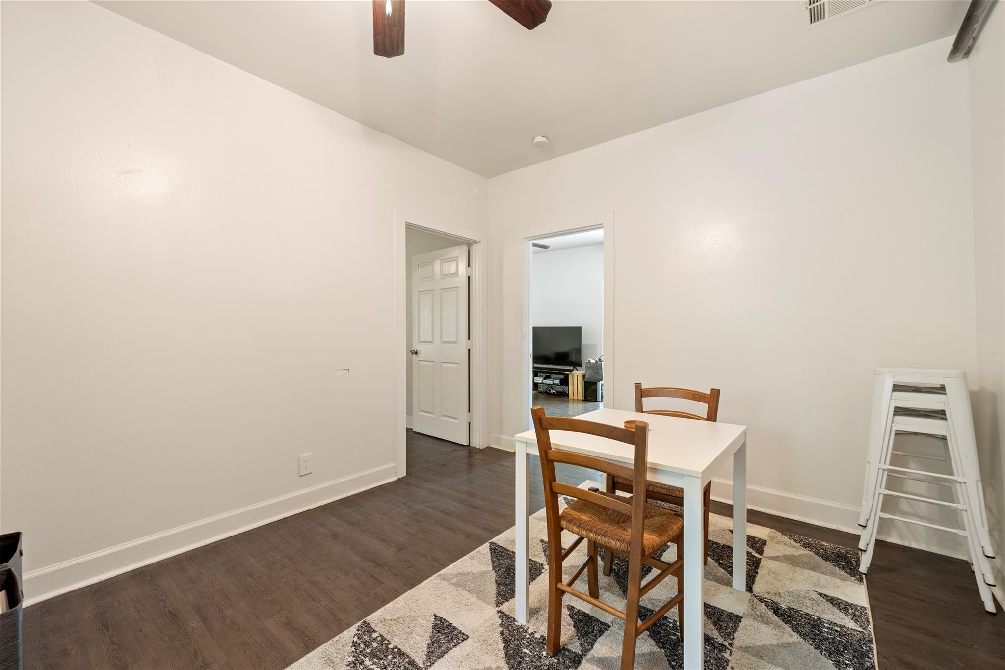 201 W 31st St #h Property Photo 14