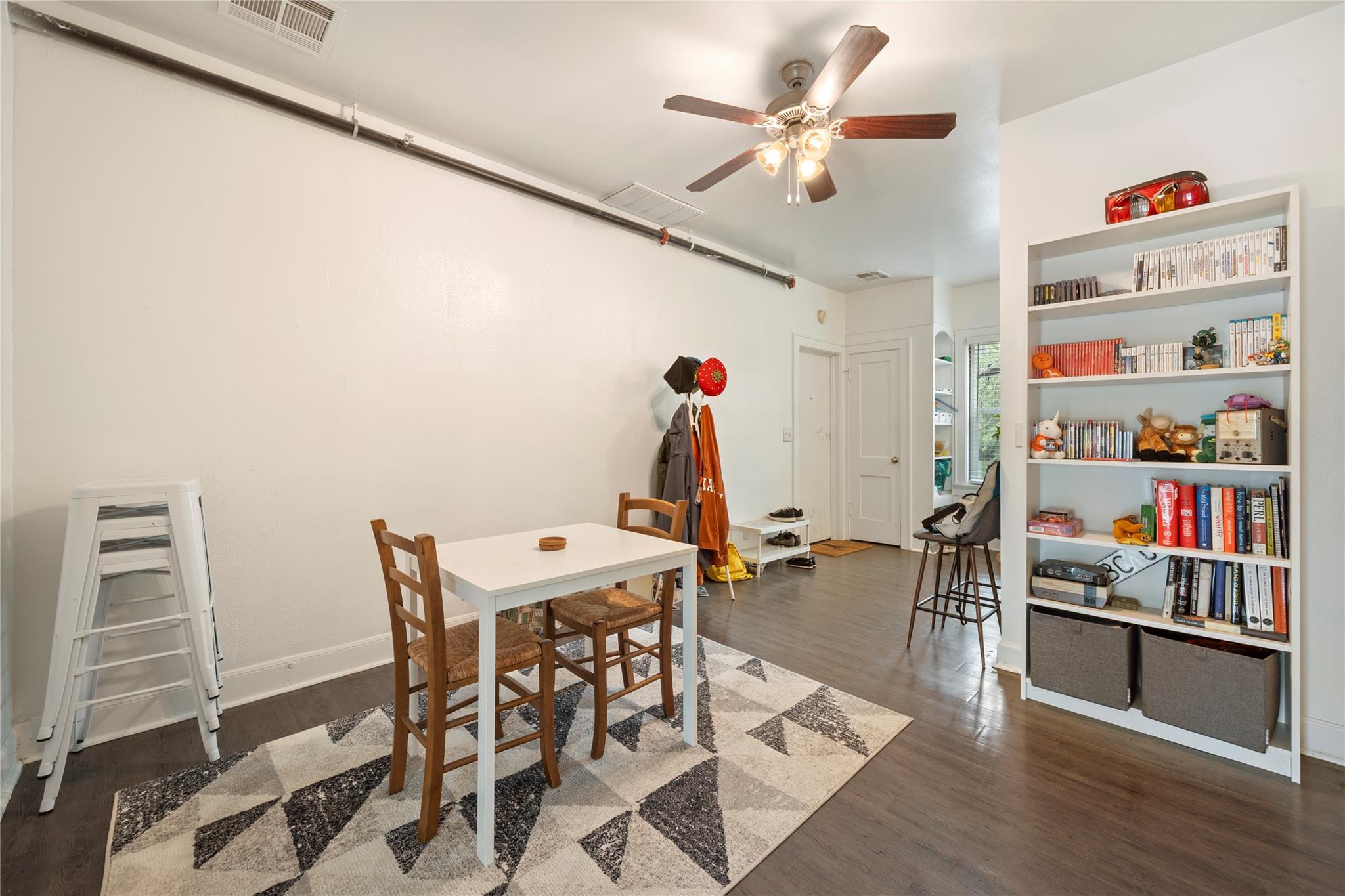 201 W 31st St #h Property Photo 15
