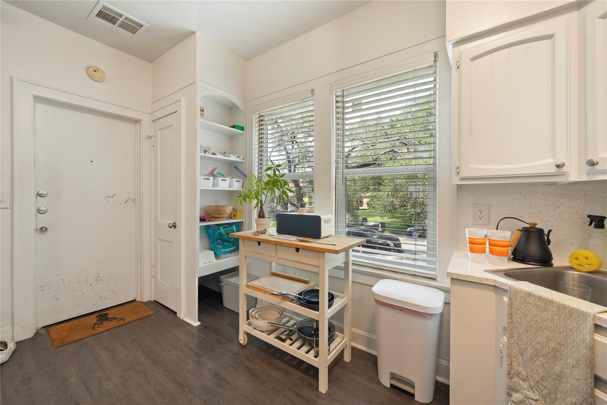 201 W 31st St #h Property Photo 17