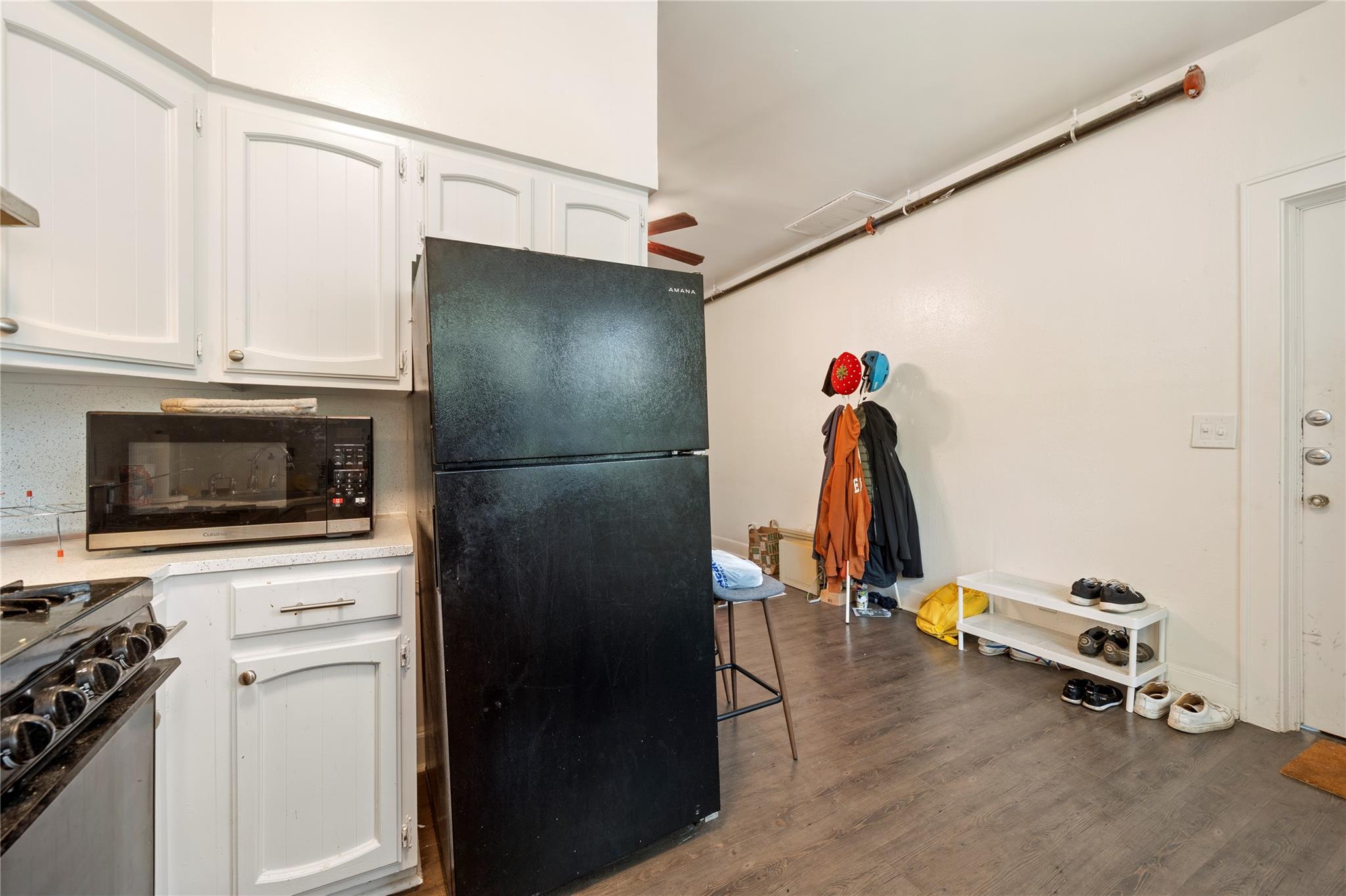 201 W 31st St #h Property Photo 18