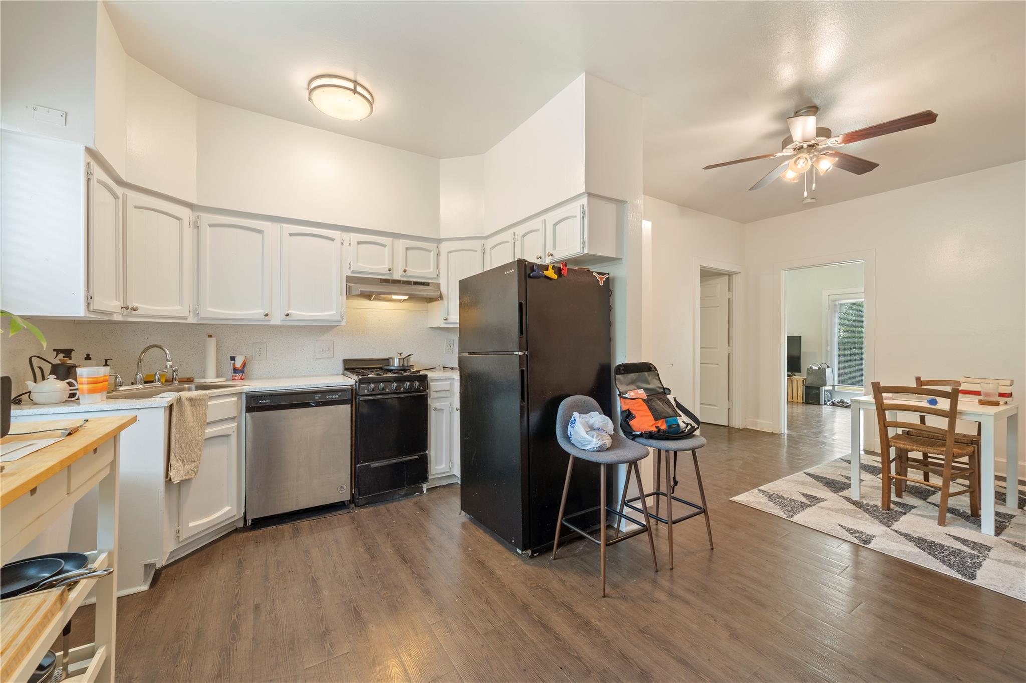 201 W 31st St #h Property Photo 19