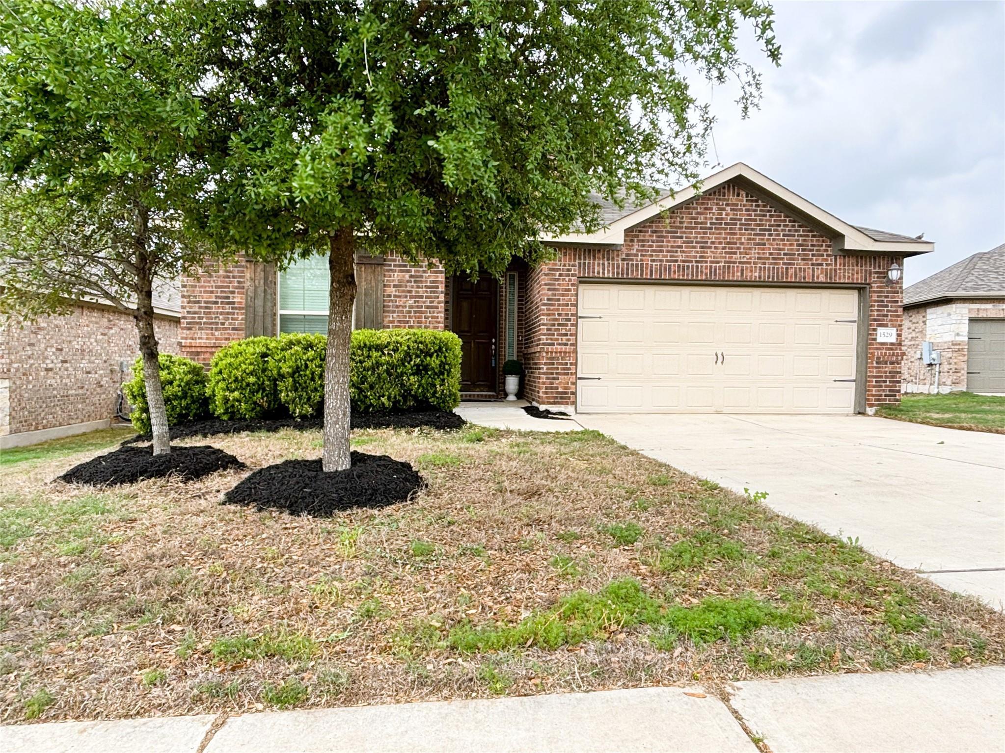 1529 Ida Nell Pearson St Property Photo 2