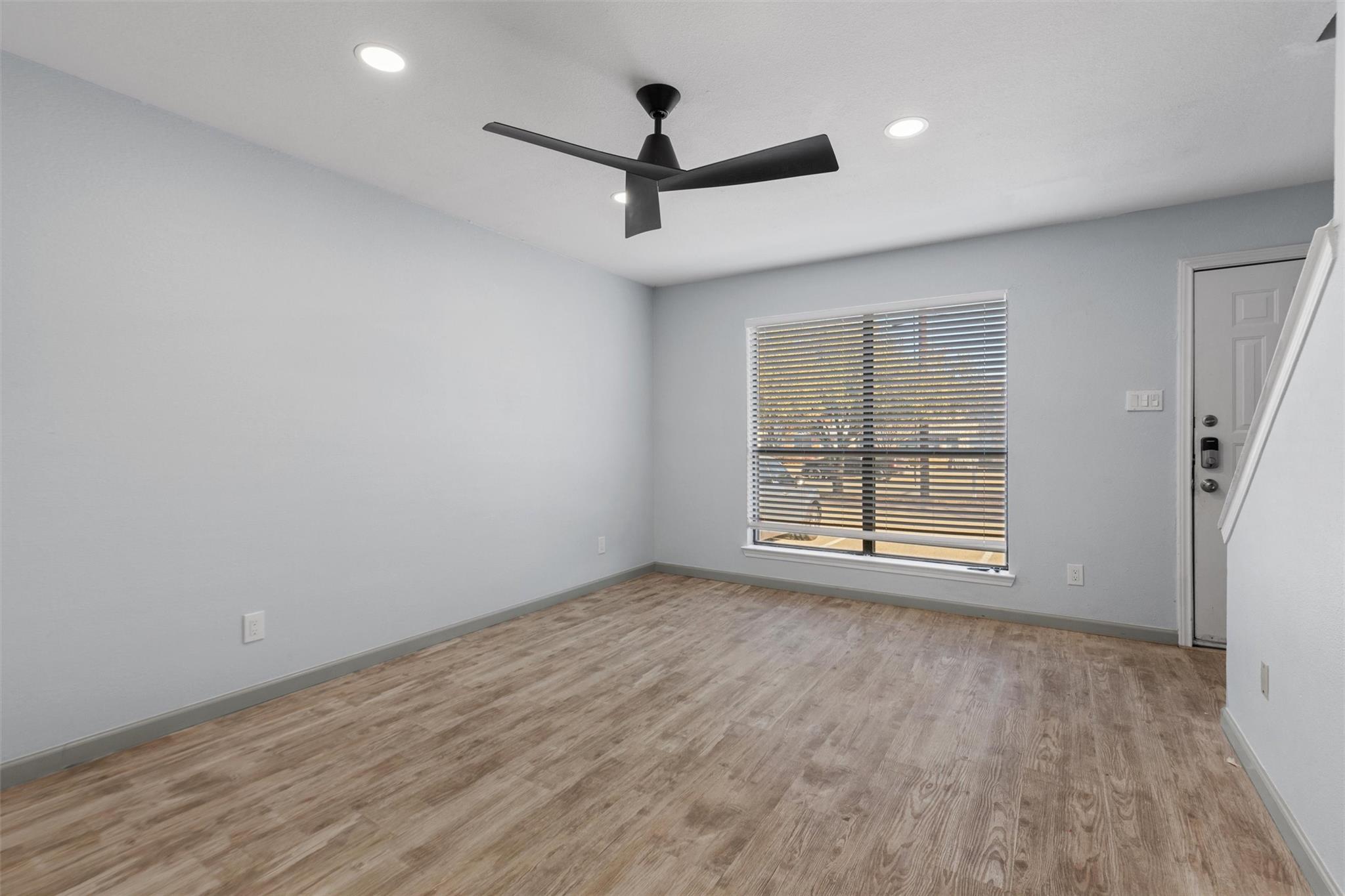 3004 Whisper Oaks Ln B Property Photo 4