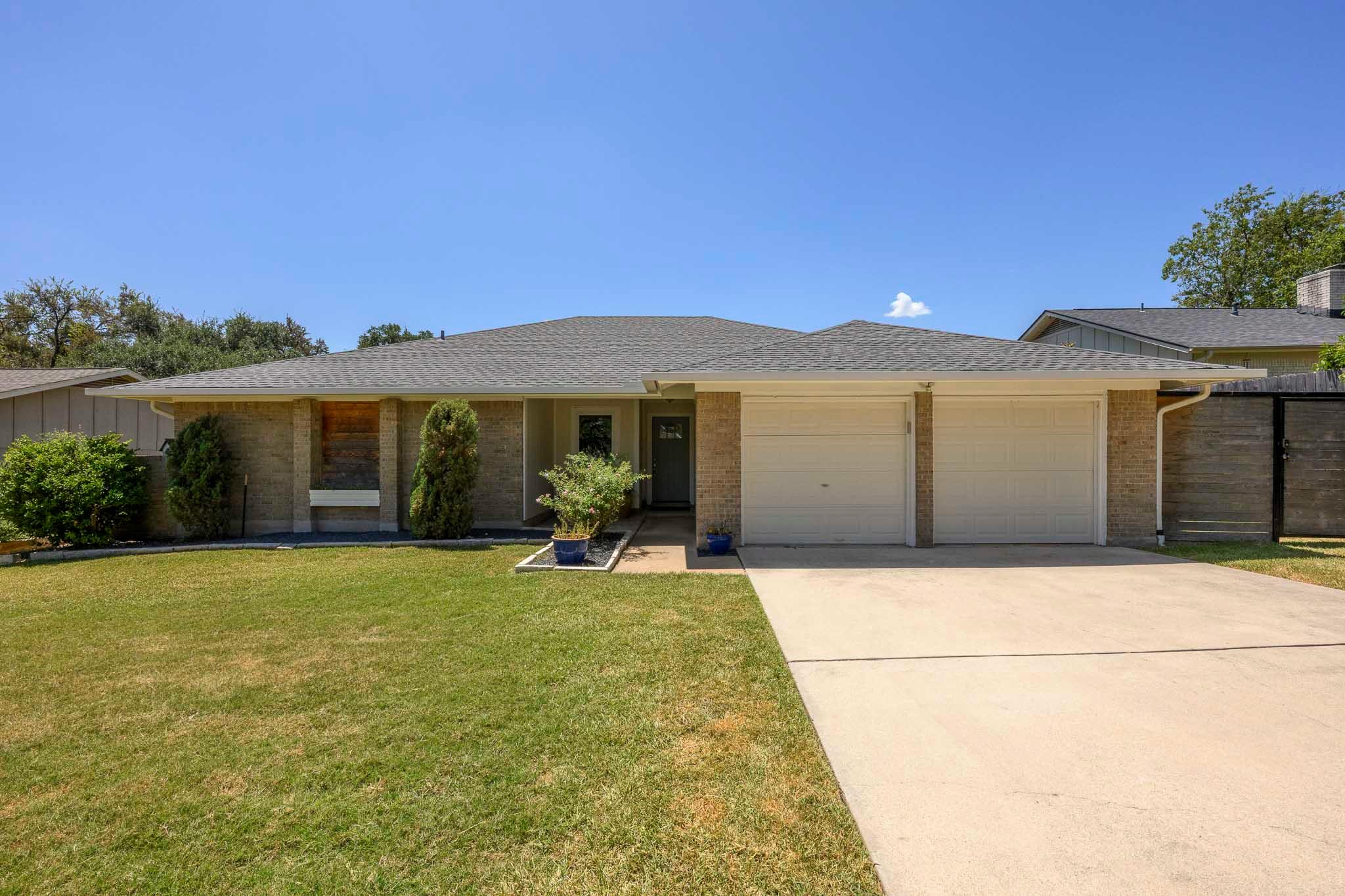 2717 Charlesworth Dr Property Photo 1