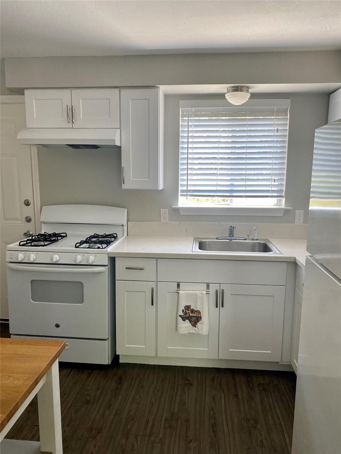 400 Swanee Dr #a Property Photo 4