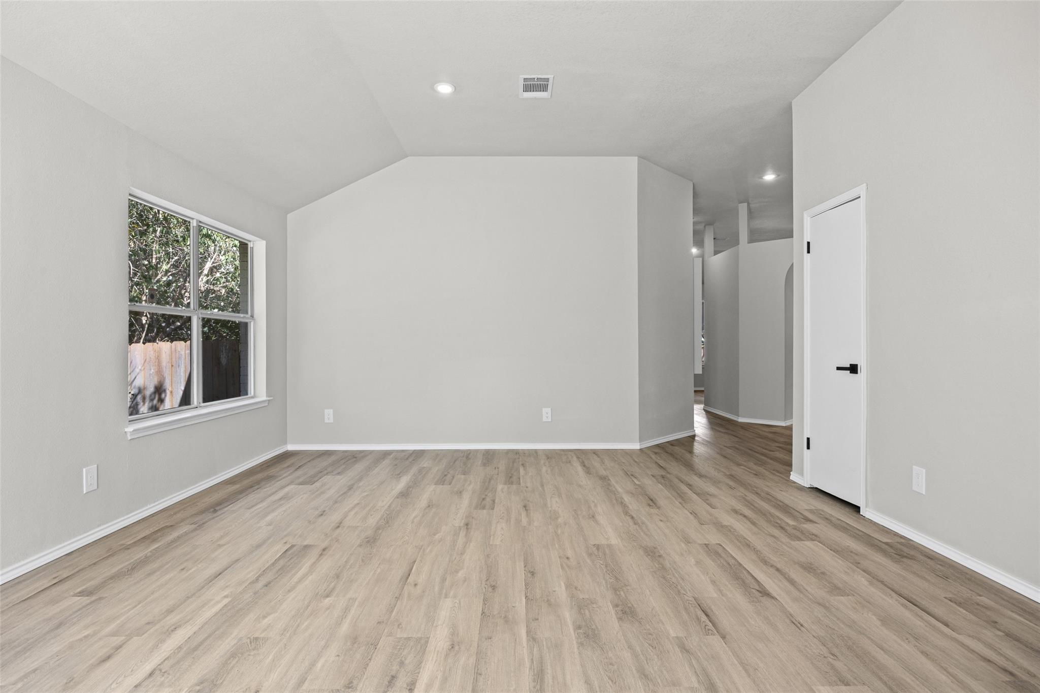 1709 Southeastern Trl Property Photo 3