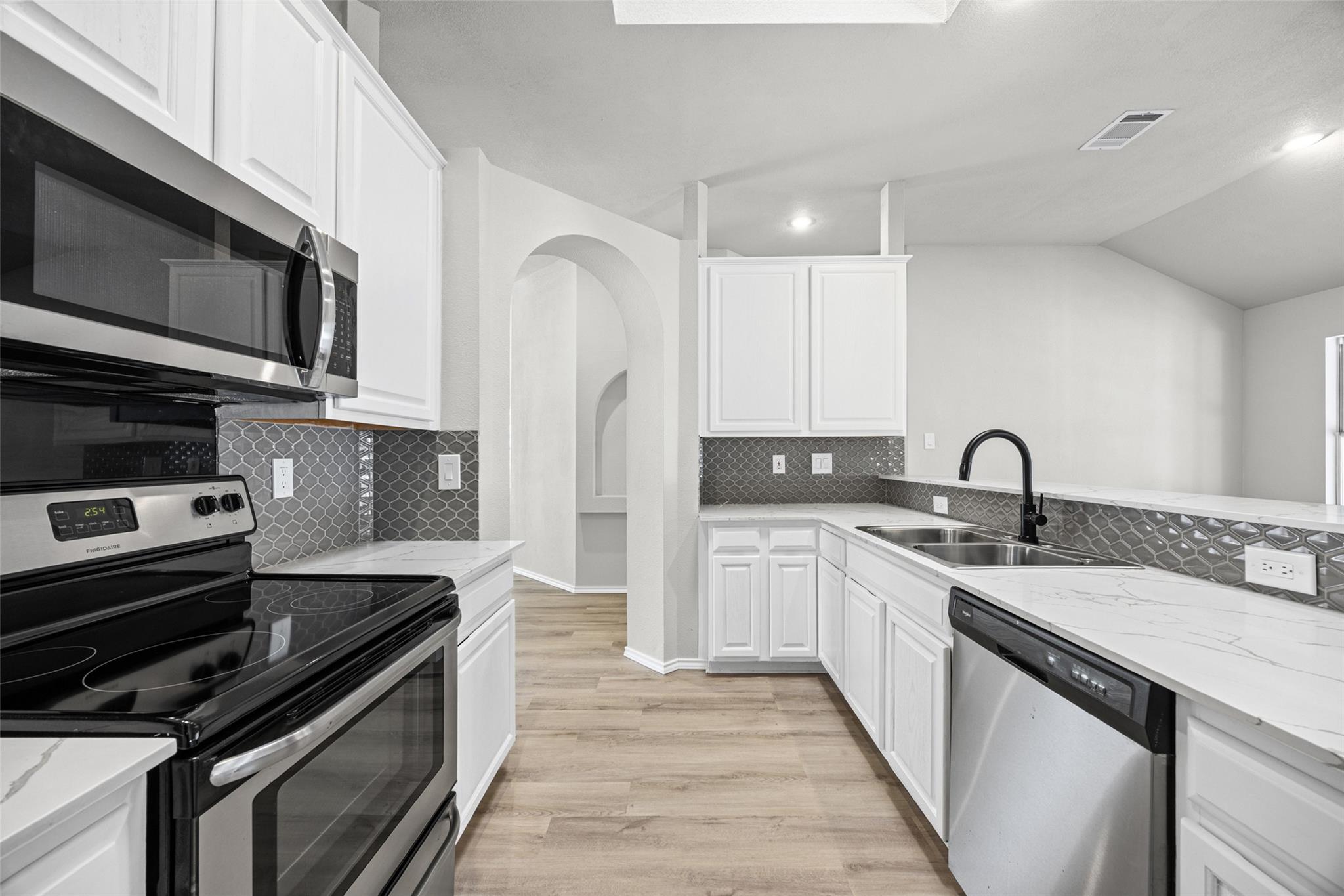 1709 Southeastern Trl Property Photo 8