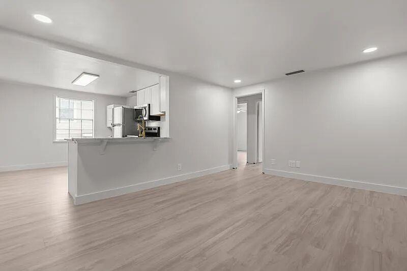 533 S Bonner Ave #517 Property Photo 2