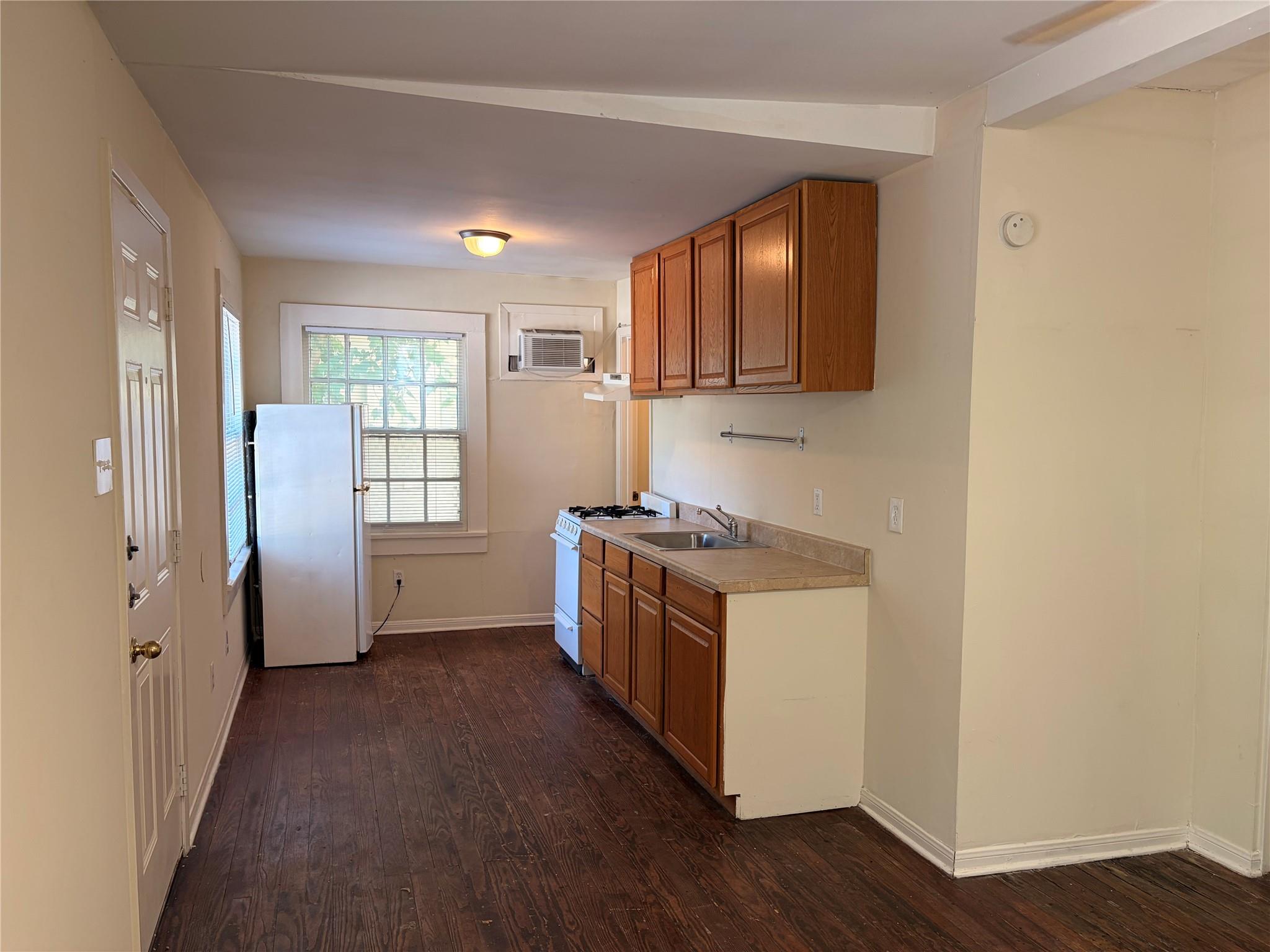 908 W 22nd St #c Property Photo 3