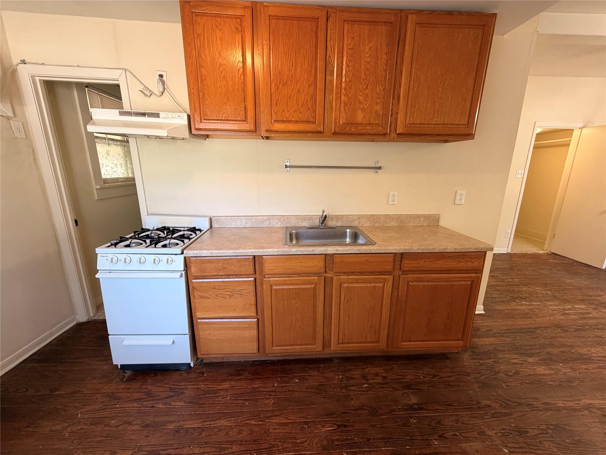 908 W 22nd St #c Property Photo 4