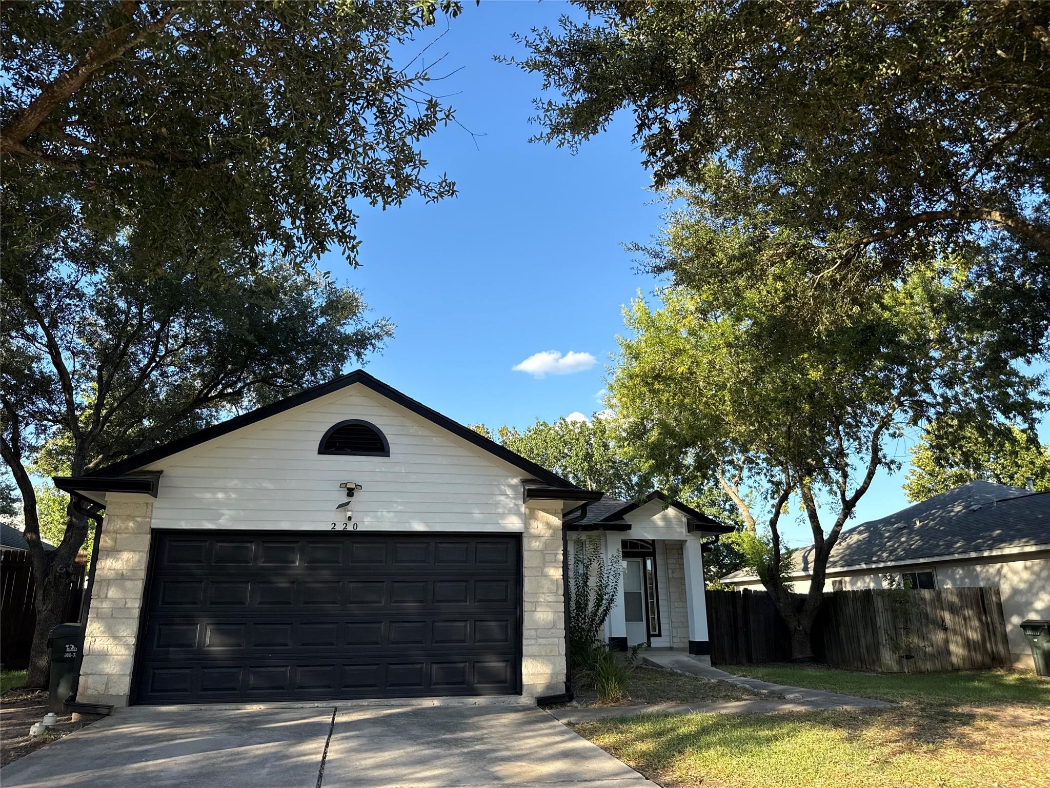 220 Bailey Loop Property Photo 2