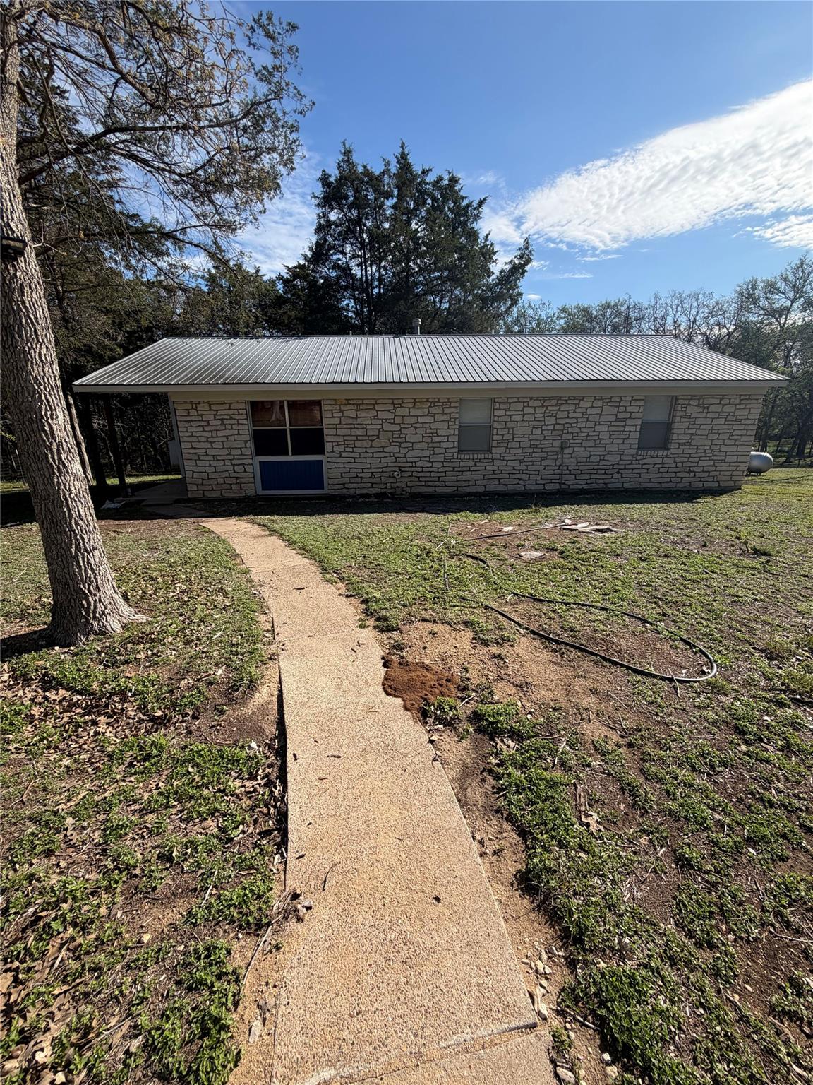 214 The Forest Rd Property Photo 4