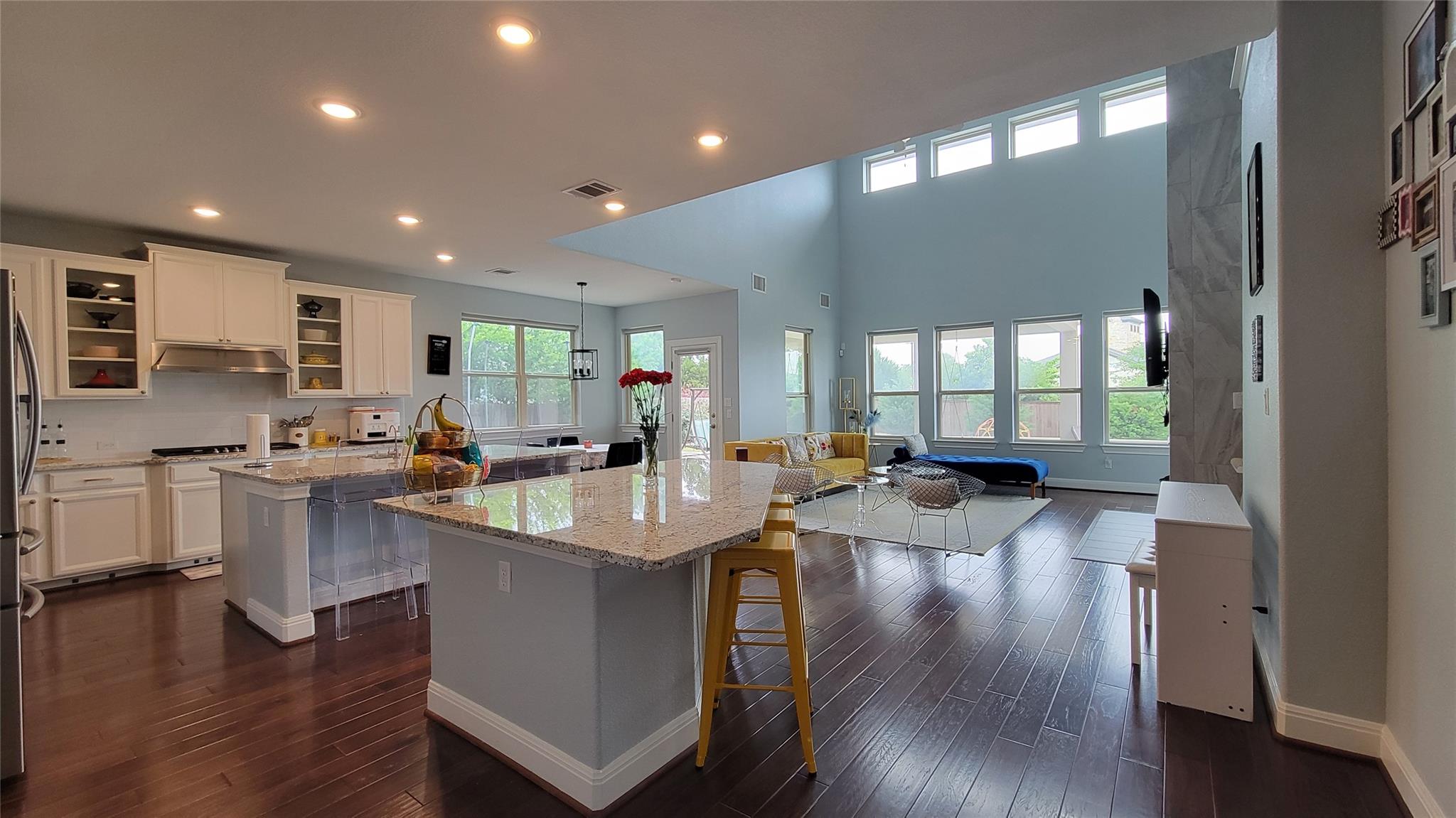 15824 Cinca Terra Dr Property Photo 2