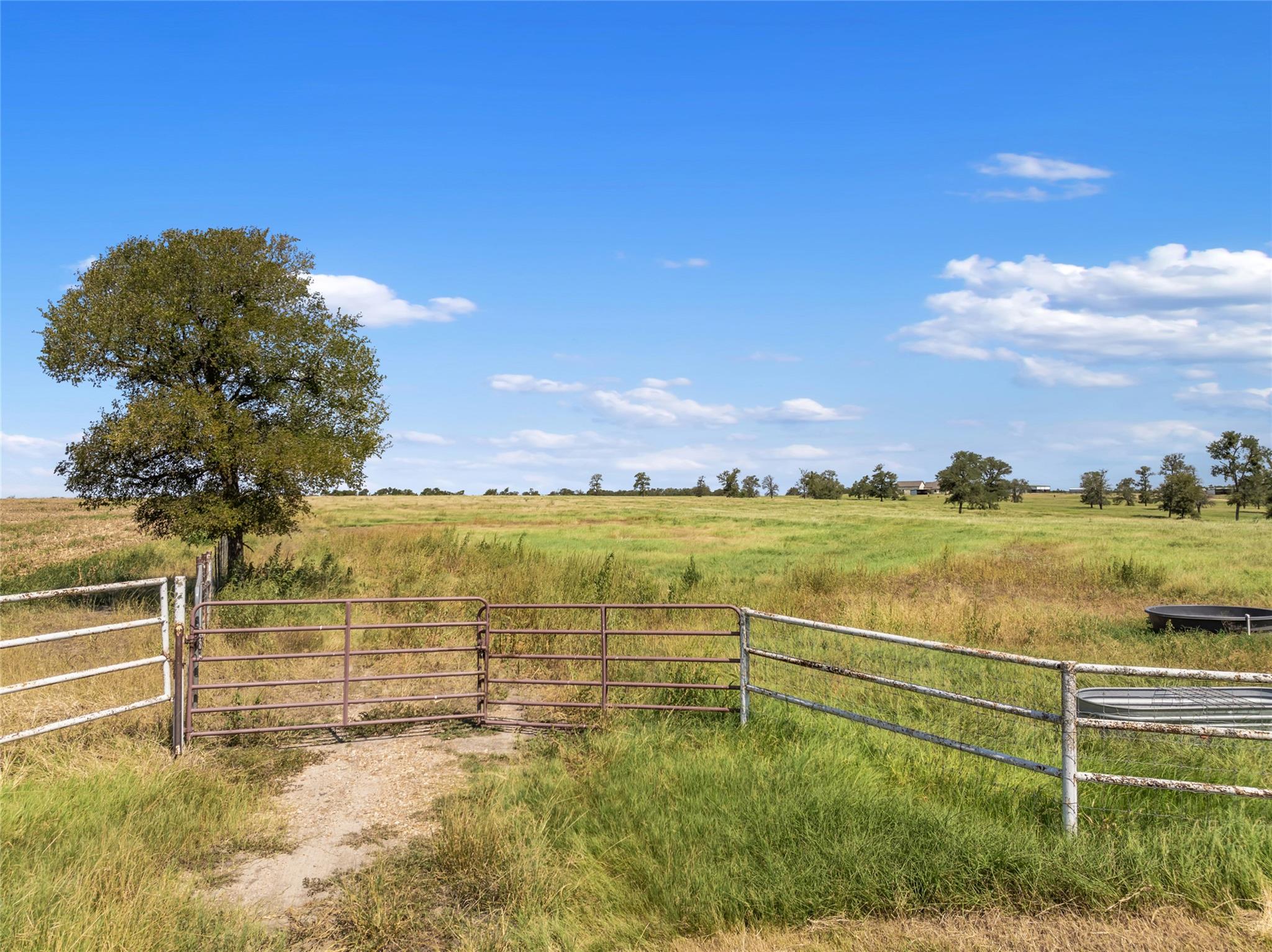 12500 County Line Rd Property Photo 1